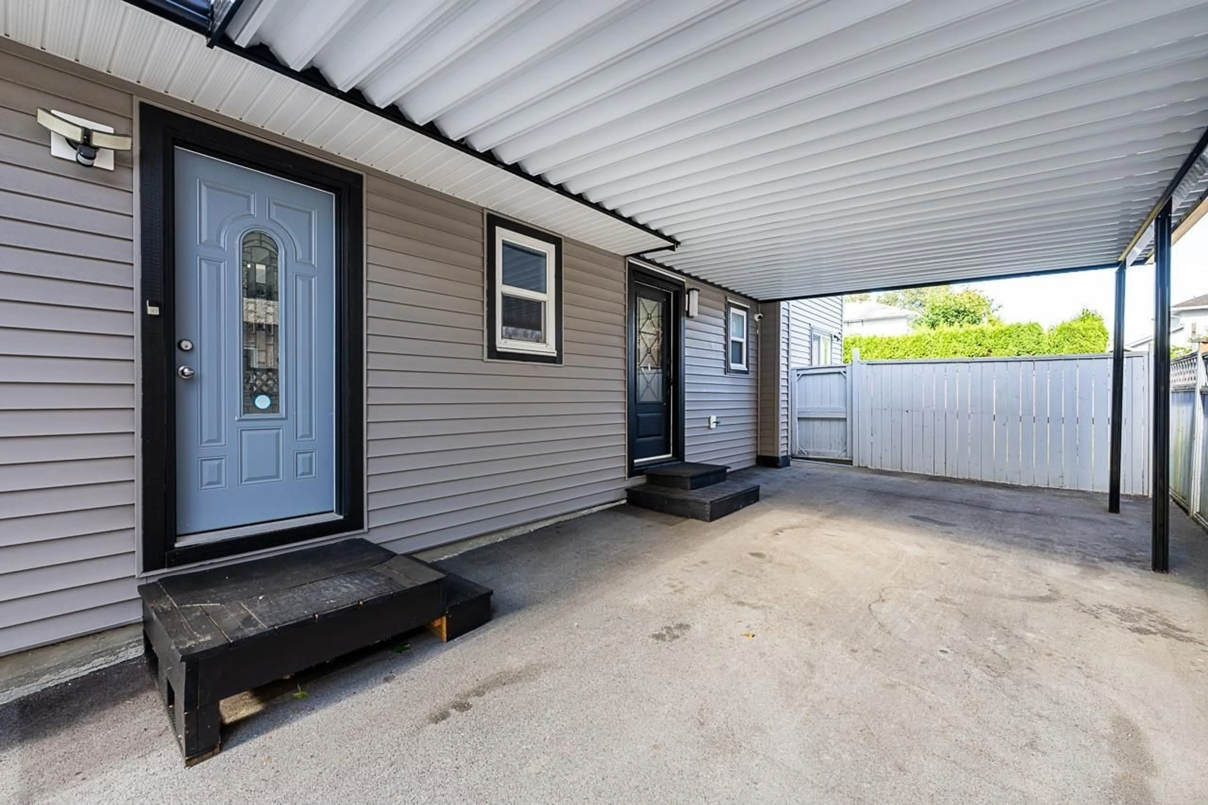 Unknown for 8902 142A STREET, Surrey British Columbia V3V7T1