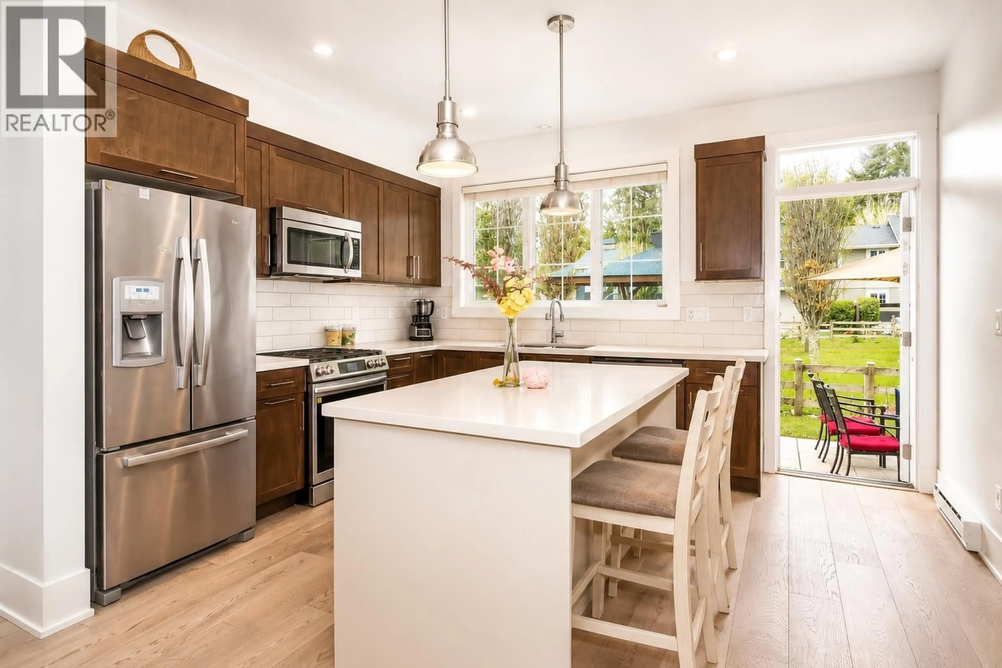 Open concept kitchen, ceramic/tile floor for 74 - 12161 237 STREET, Maple Ridge British Columbia V4R0E7