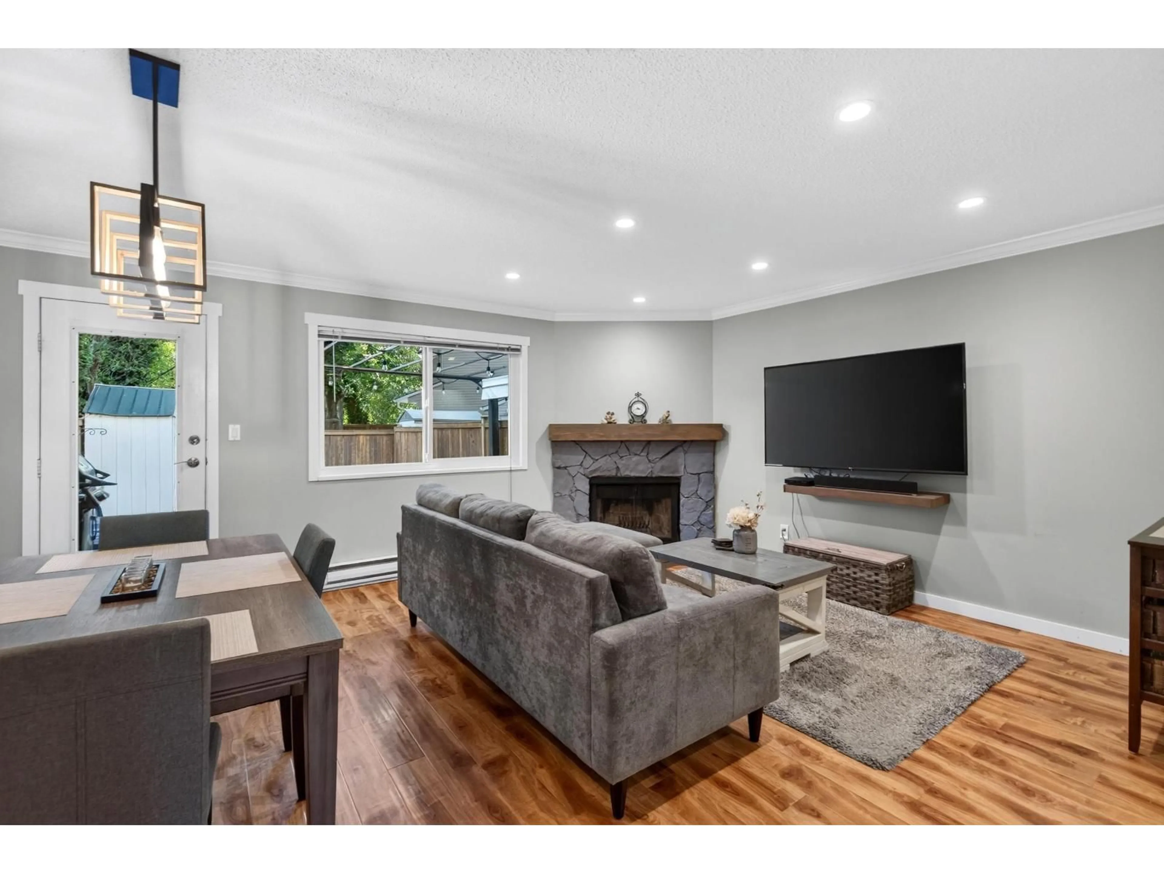 Living room with furniture, unknown for 3 - 20587 51A STREET, Langley British Columbia V3A7A4