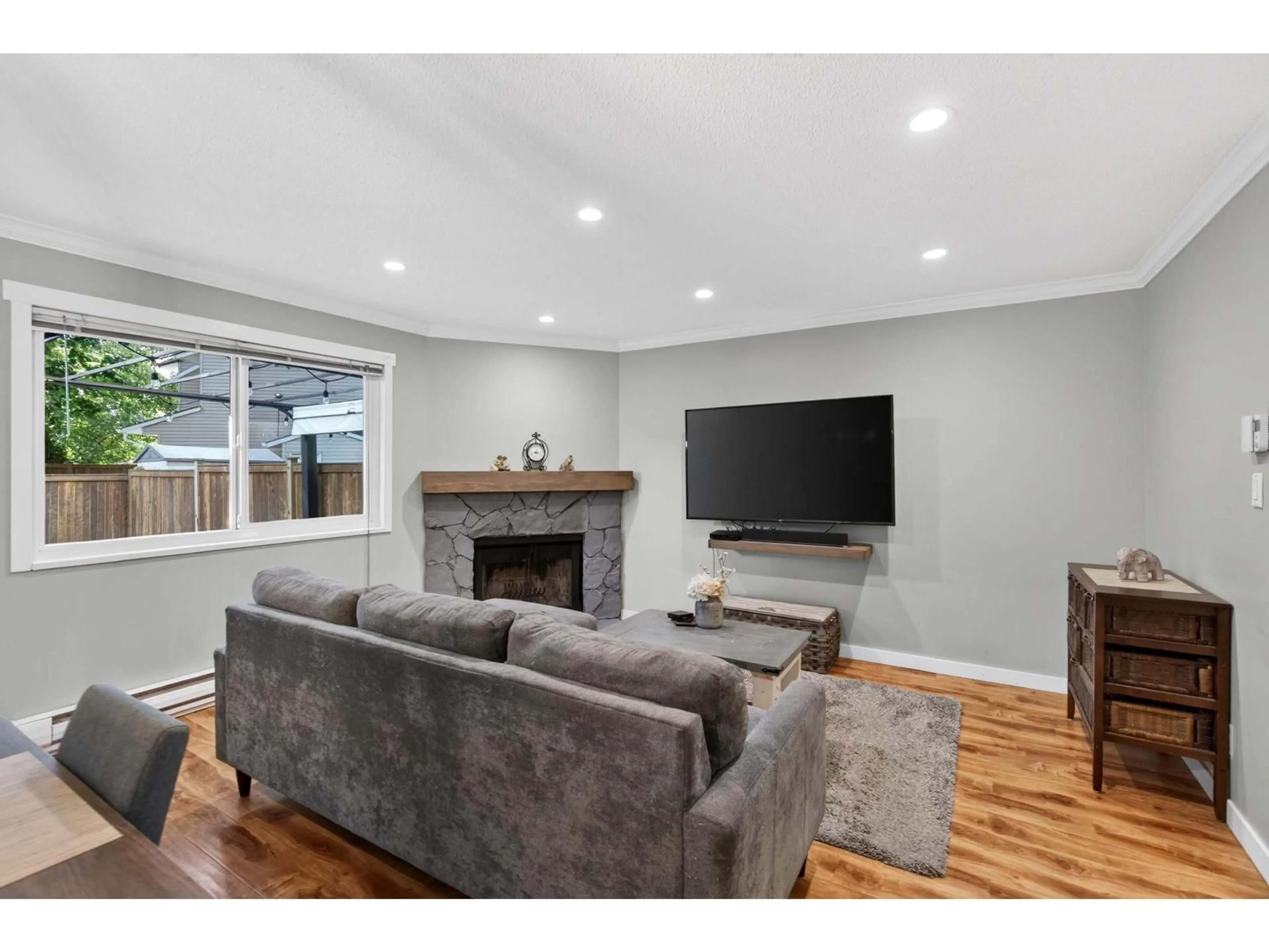 Living room with furniture, wood/laminate floor for 3 - 20587 51A STREET, Langley British Columbia V3A7A4
