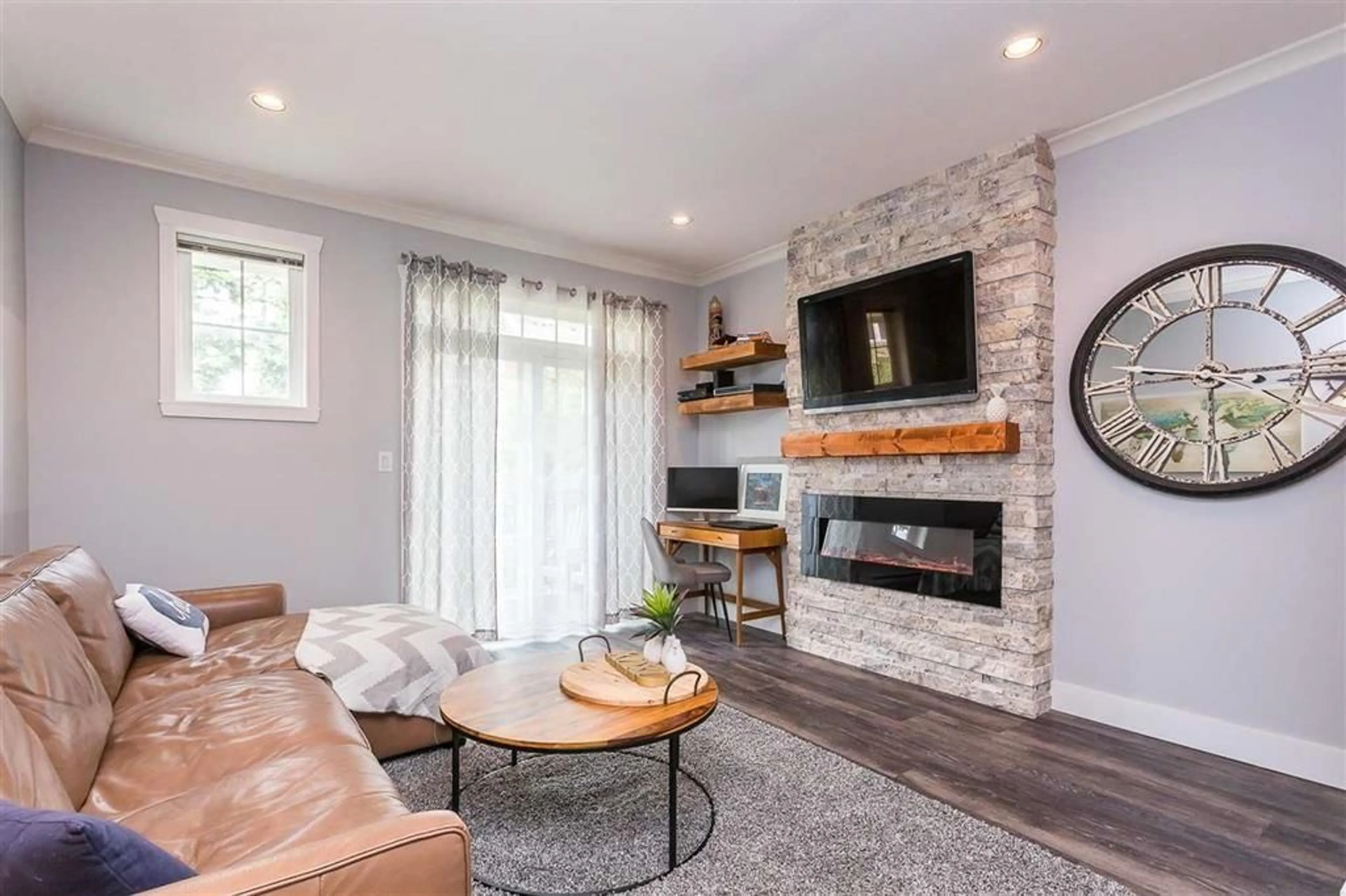 Living room with furniture, unknown for 18 - 5805 SAPPERS WAY, Chilliwack British Columbia V2R0L7