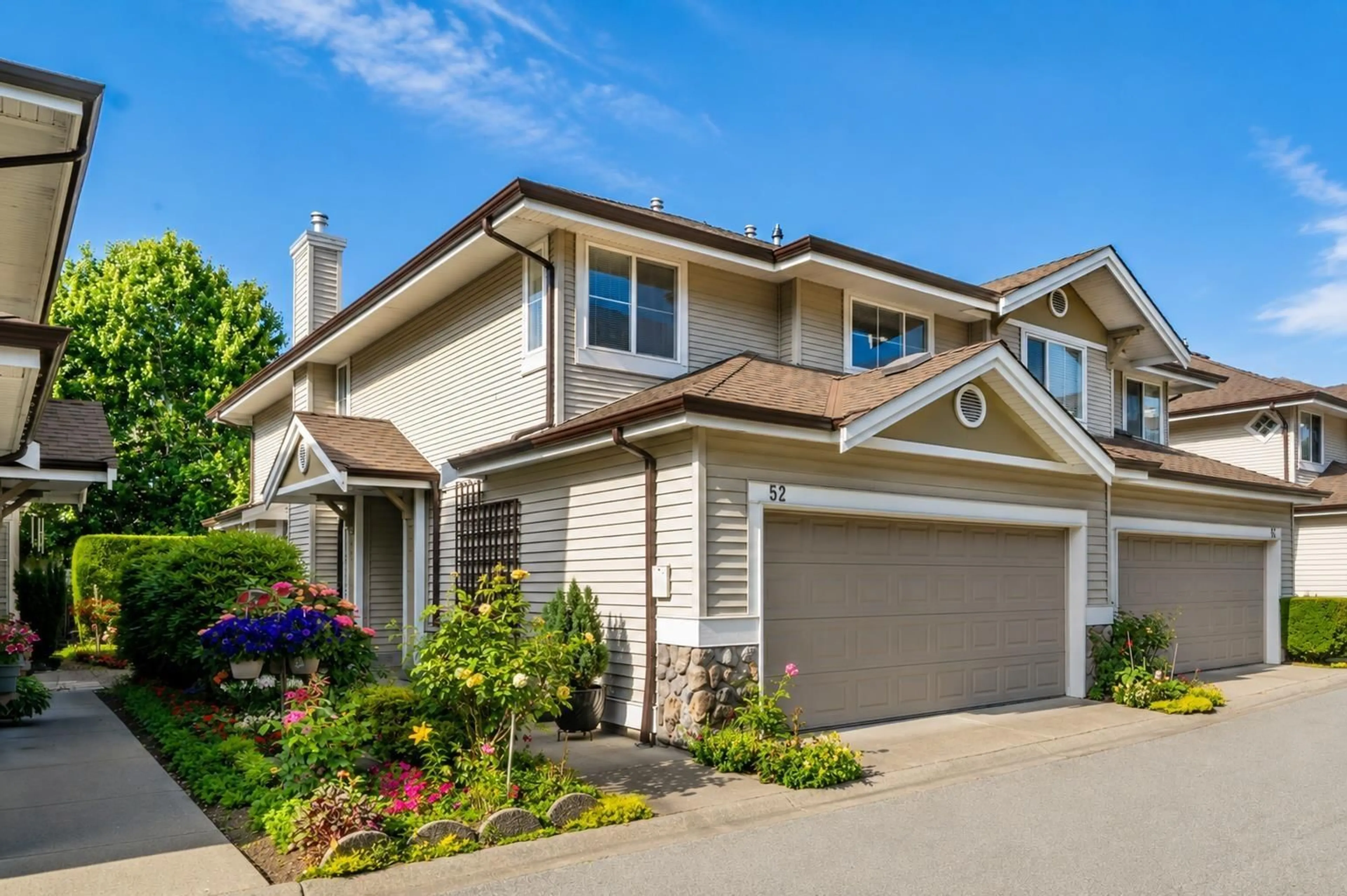 Home with vinyl exterior material, street for 52 - 6950 120 STREET, Surrey British Columbia V3W3M7