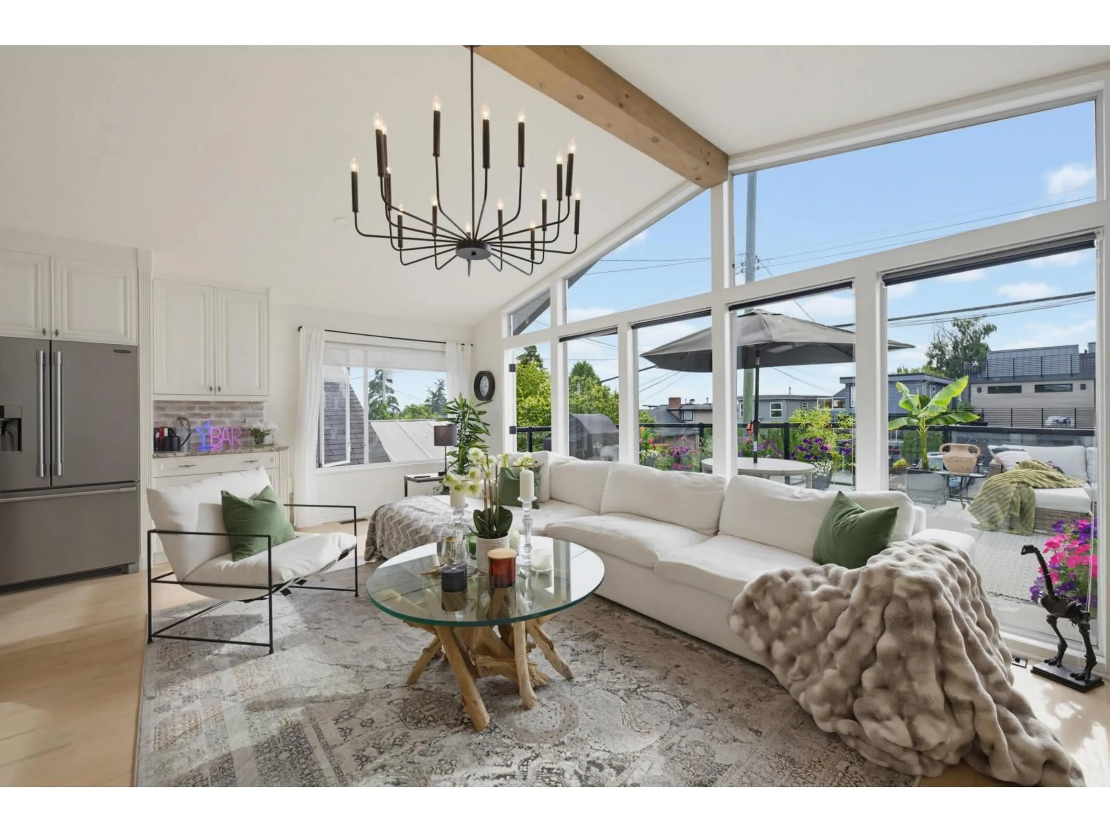 Living room with furniture, unknown for 938 STEVENS STREET, White Rock British Columbia V4B4X4