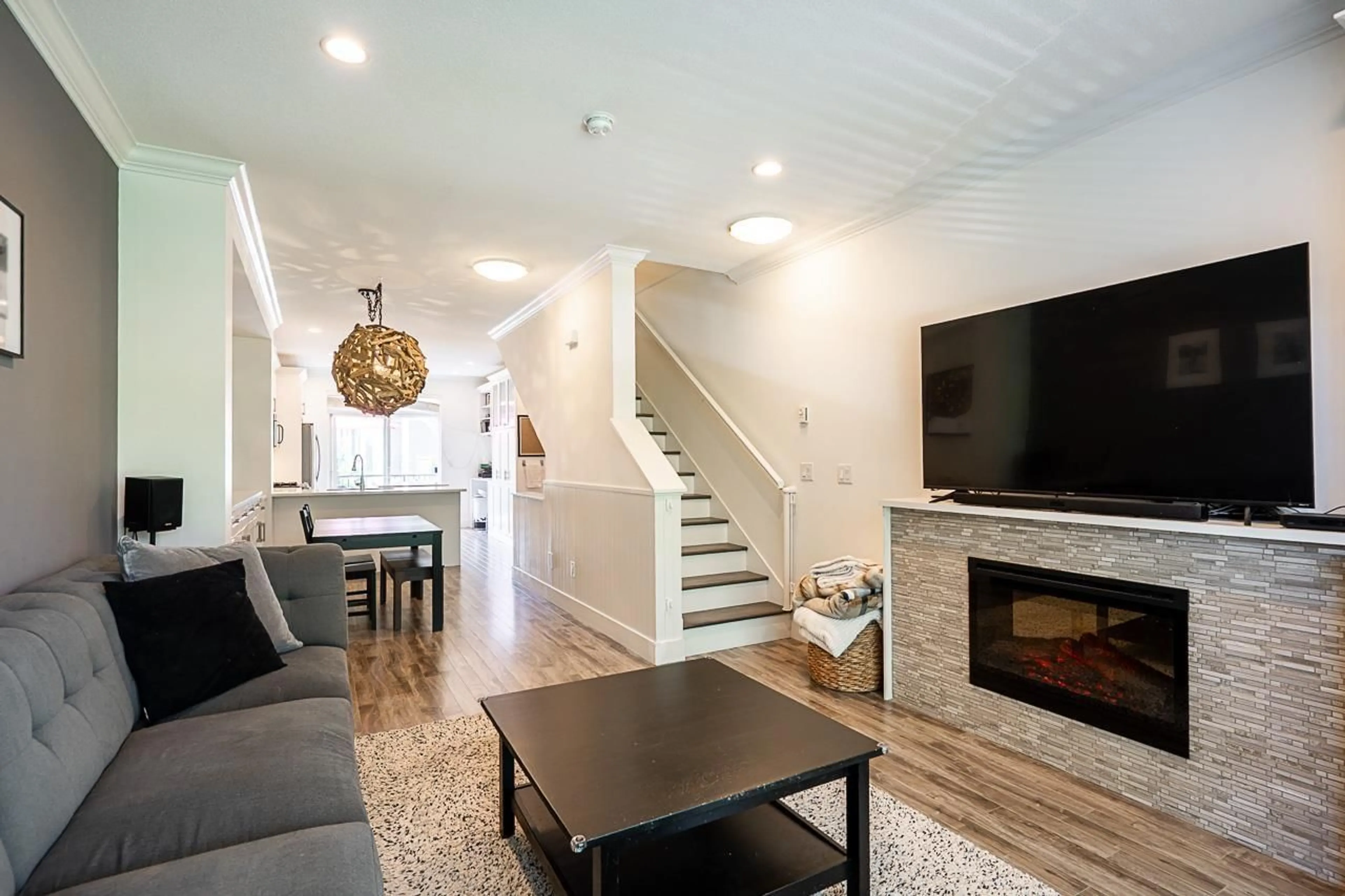 Living room with furniture, unknown for 4 - 3039 156 STREET, Surrey British Columbia V3S6T5