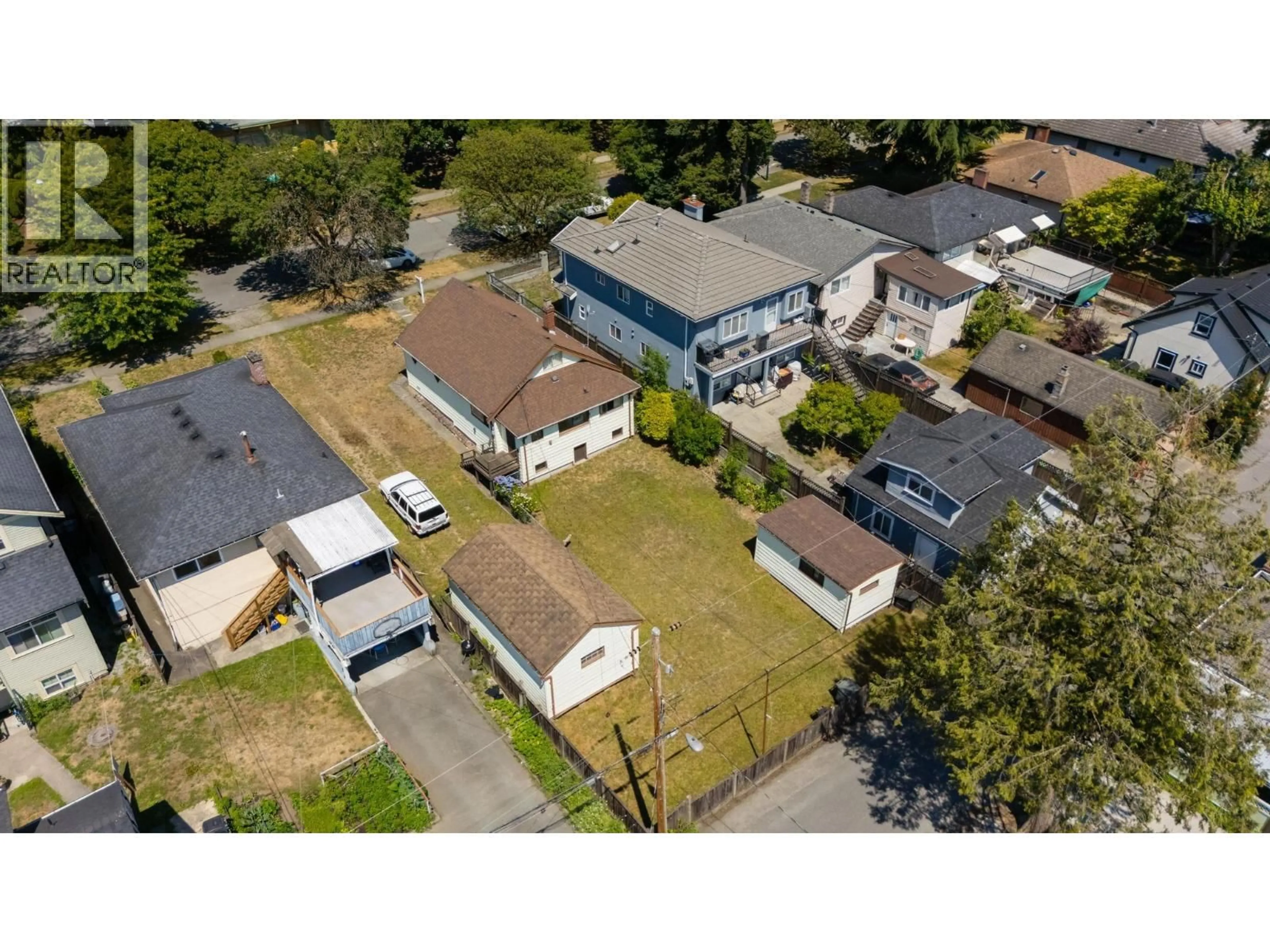 A pic from outside/outdoor area/front of a property/back of a property/a pic from drone, street for 428 62ND AVENUE, Vancouver British Columbia V5X2G1