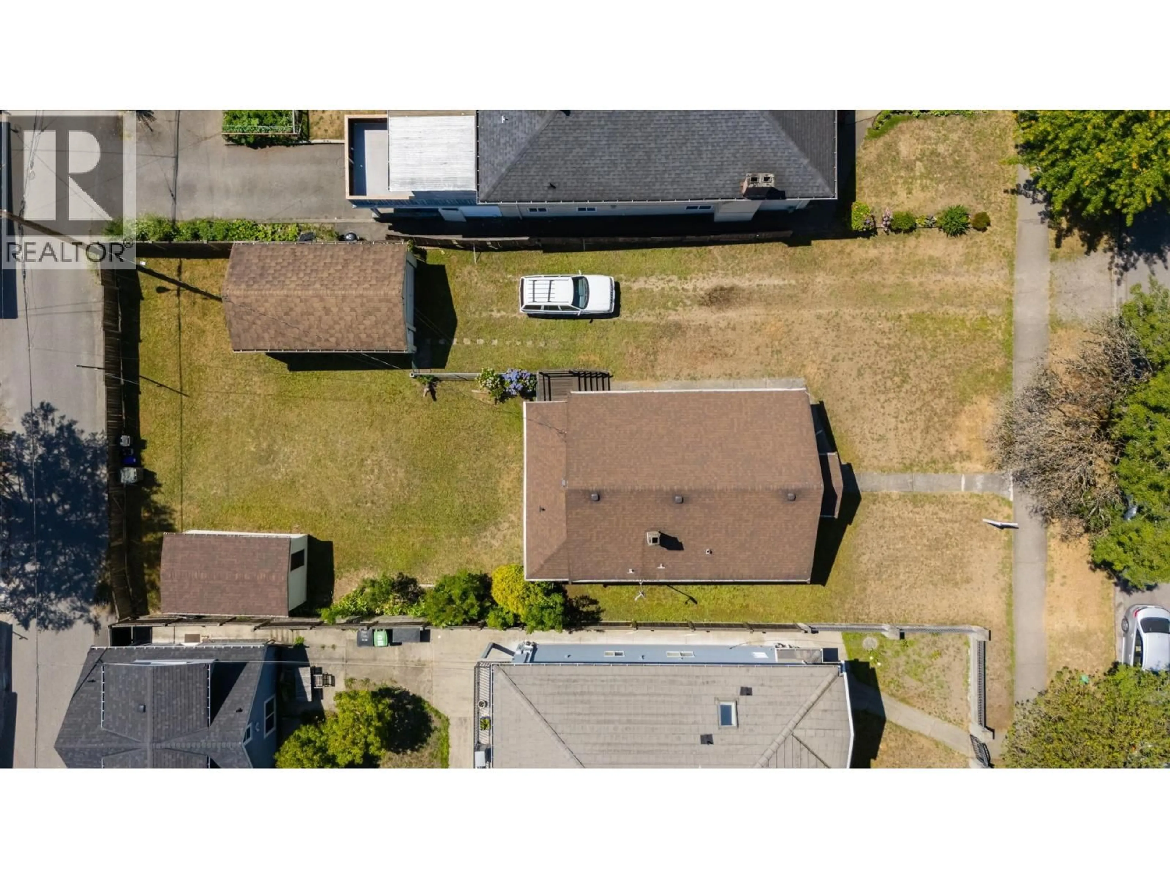 A pic from outside/outdoor area/front of a property/back of a property/a pic from drone, street for 428 62ND AVENUE, Vancouver British Columbia V5X2G1