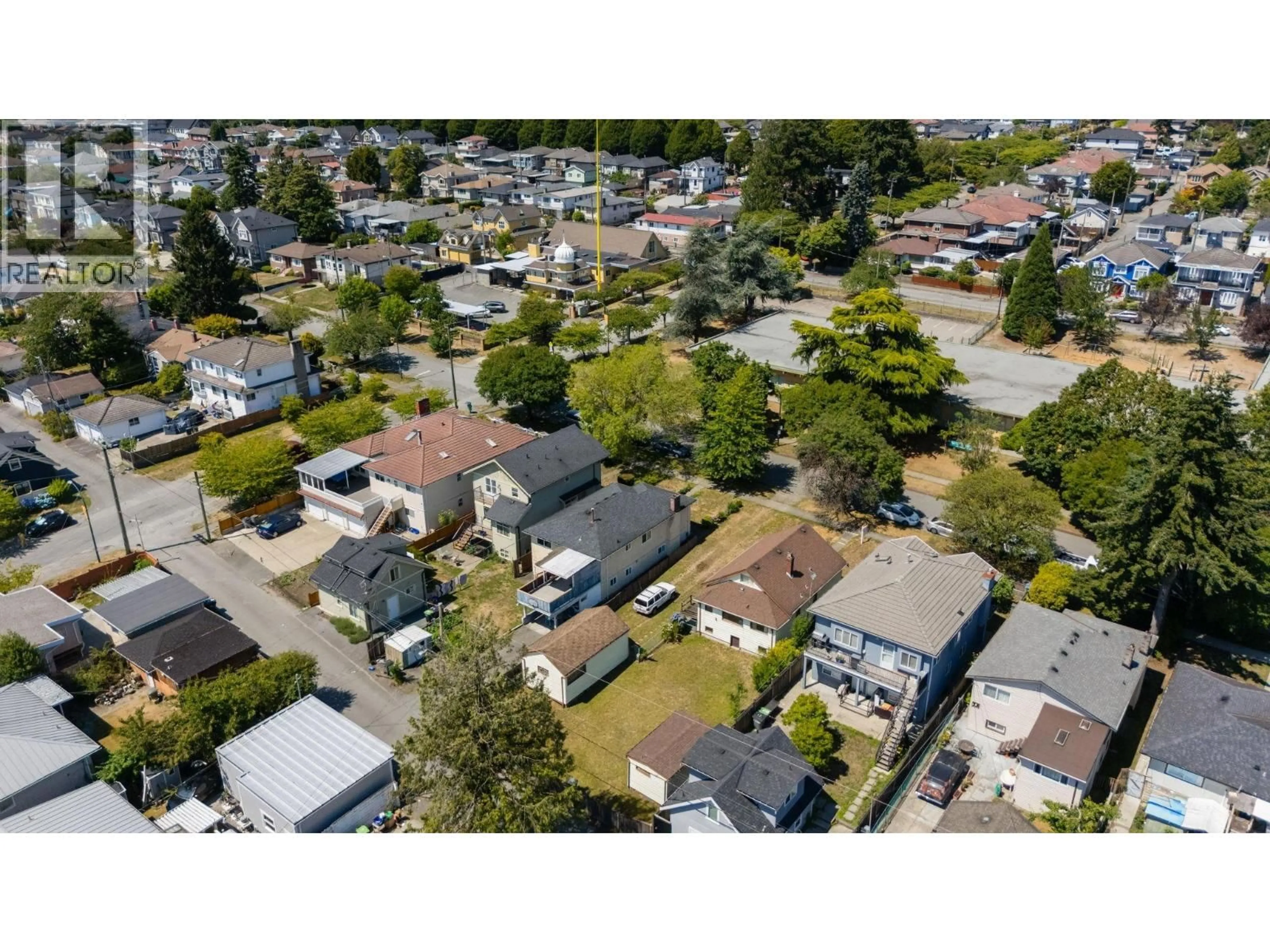 A pic from outside/outdoor area/front of a property/back of a property/a pic from drone, street for 428 62ND AVENUE, Vancouver British Columbia V5X2G1