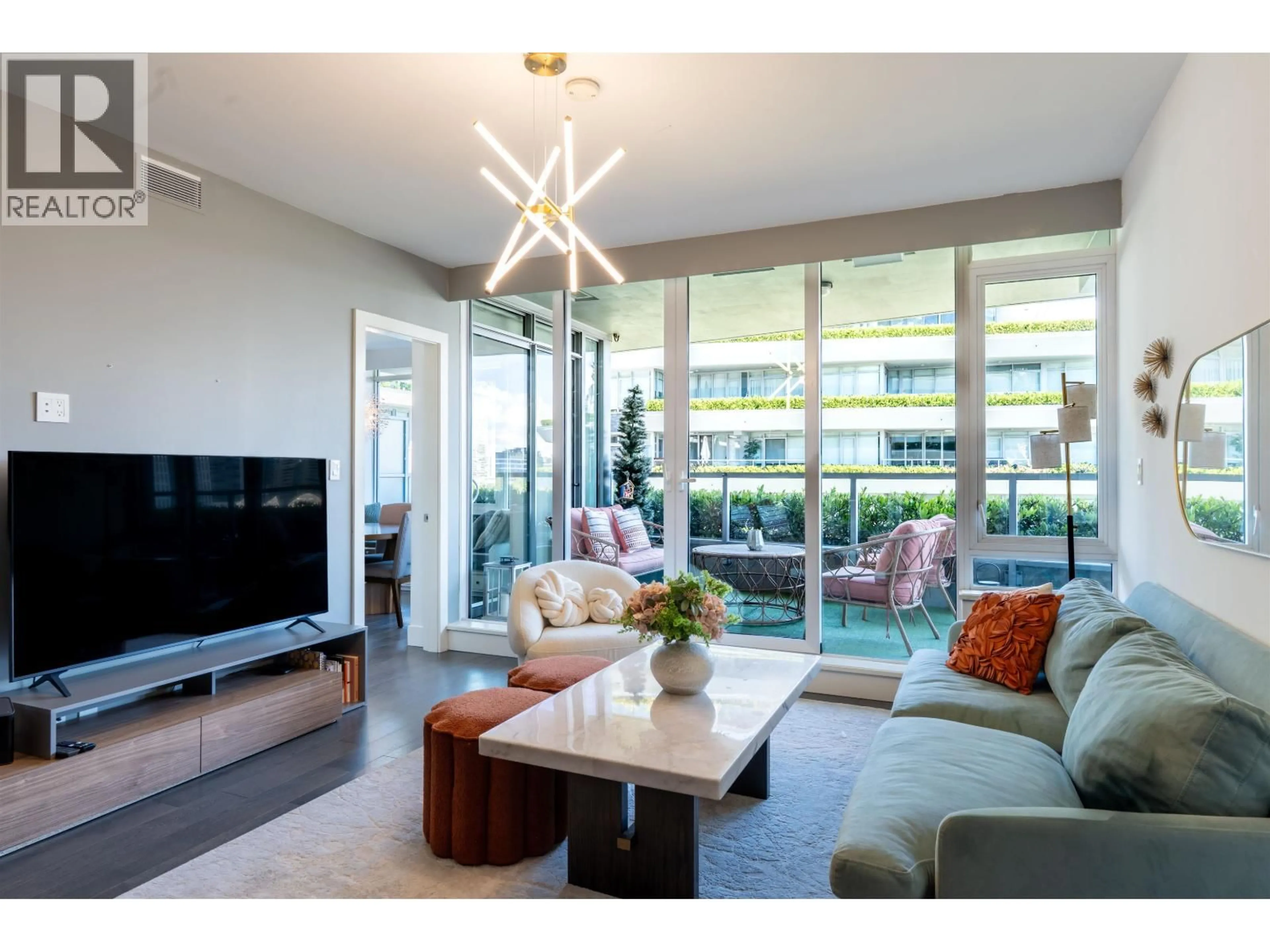 Living room with furniture, unknown for 401 - 888 ARTHUR ERICKSON PLACE, West Vancouver British Columbia V7T0B1