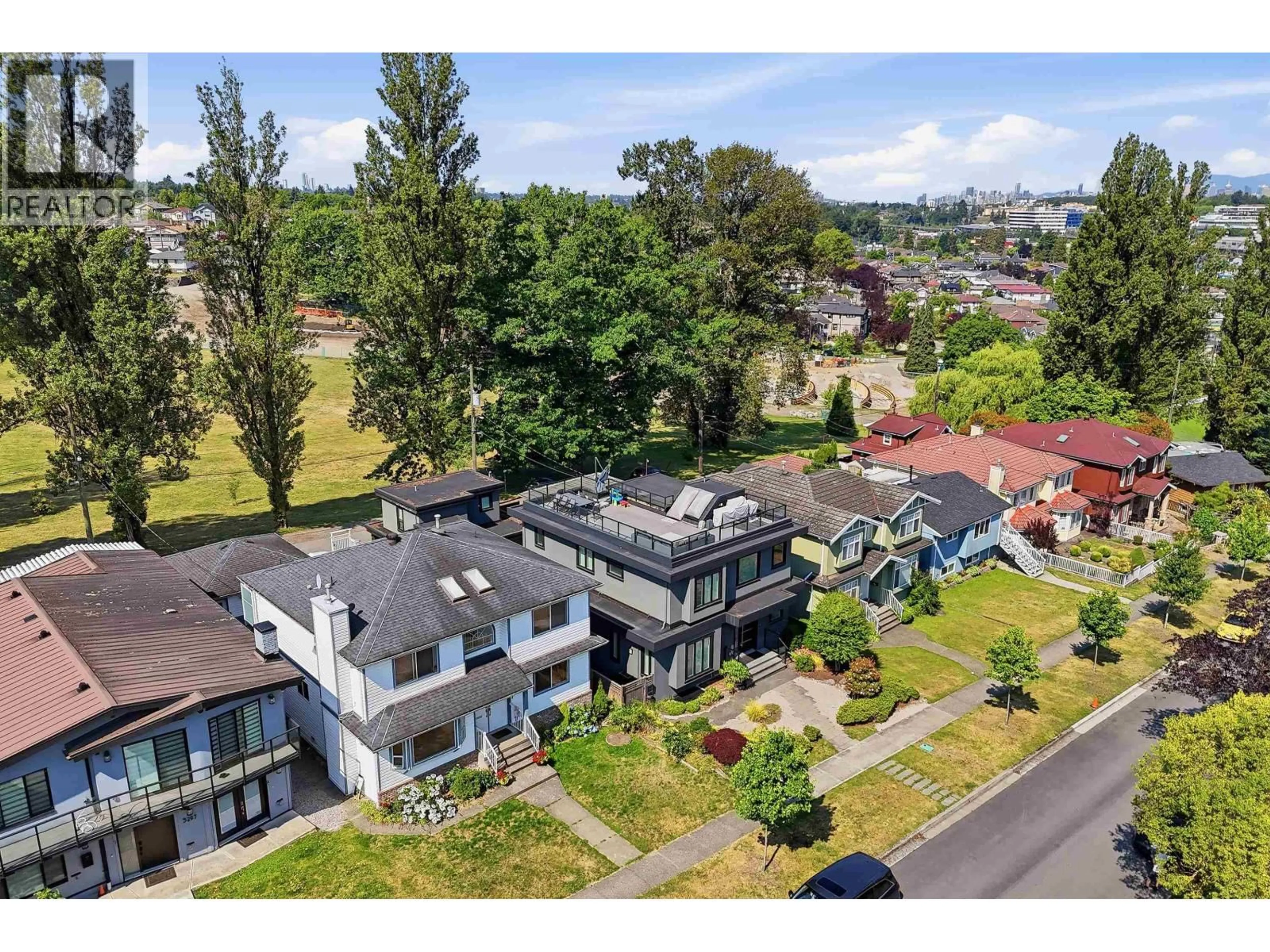 A pic from outside/outdoor area/front of a property/back of a property/a pic from drone, unknown for 3287 MATAPAN CRESCENT, Vancouver British Columbia V5M4A9
