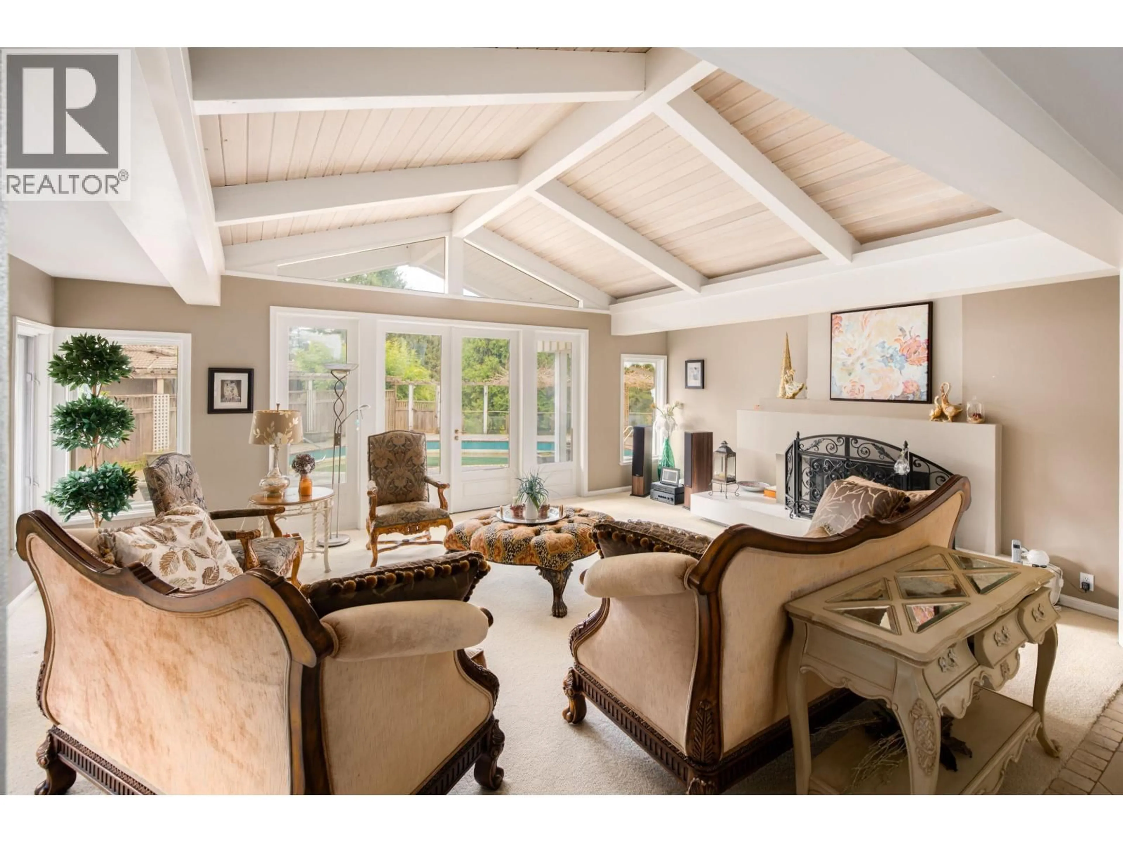 Living room with furniture, wood/laminate floor for 888 PYRFORD ROAD, West Vancouver British Columbia V7S2A1
