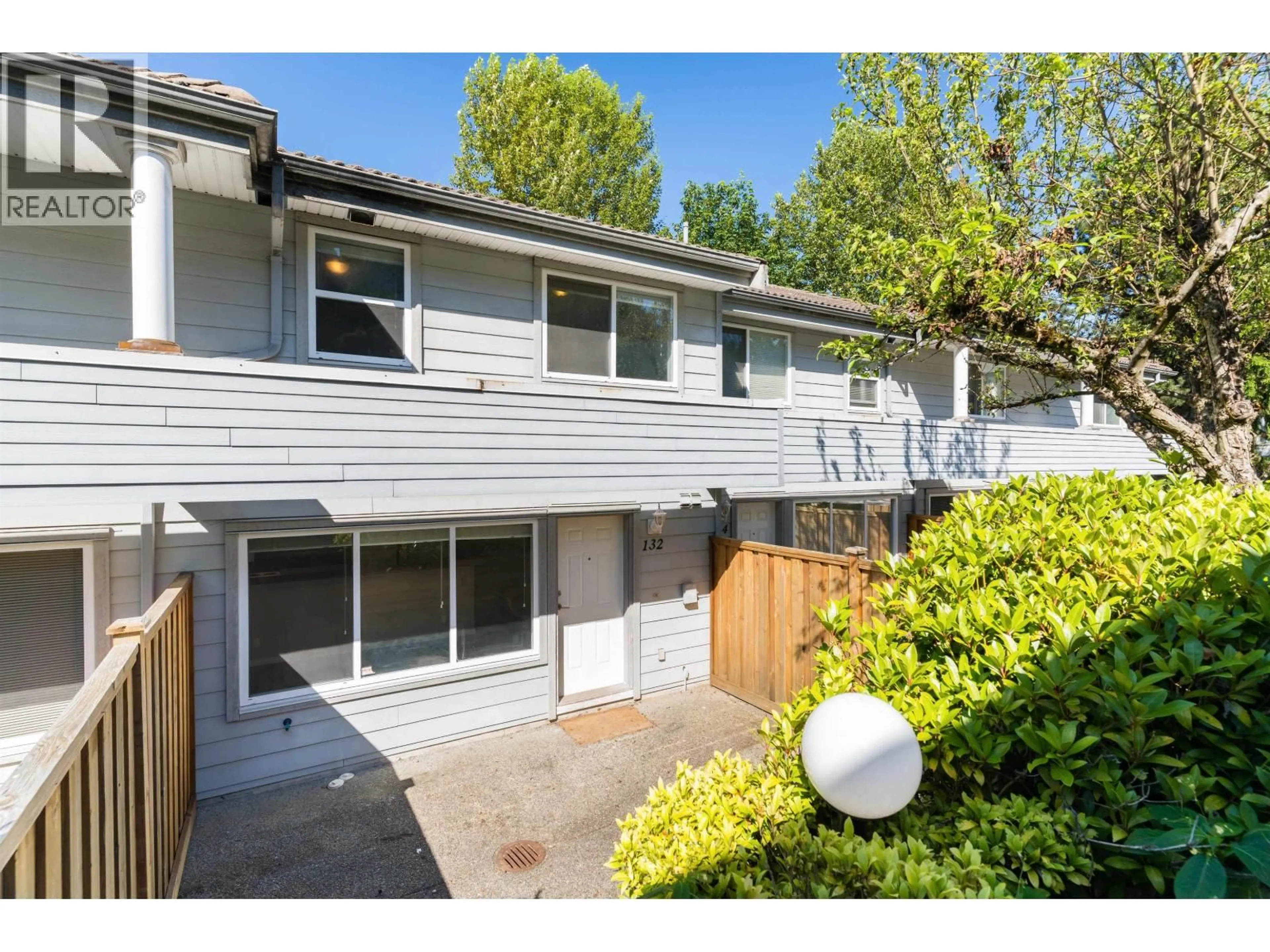 A pic from outside/outdoor area/front of a property/back of a property/a pic from drone, street for 132 SHORELINE CIRCLE, Port Moody British Columbia V3H5B3