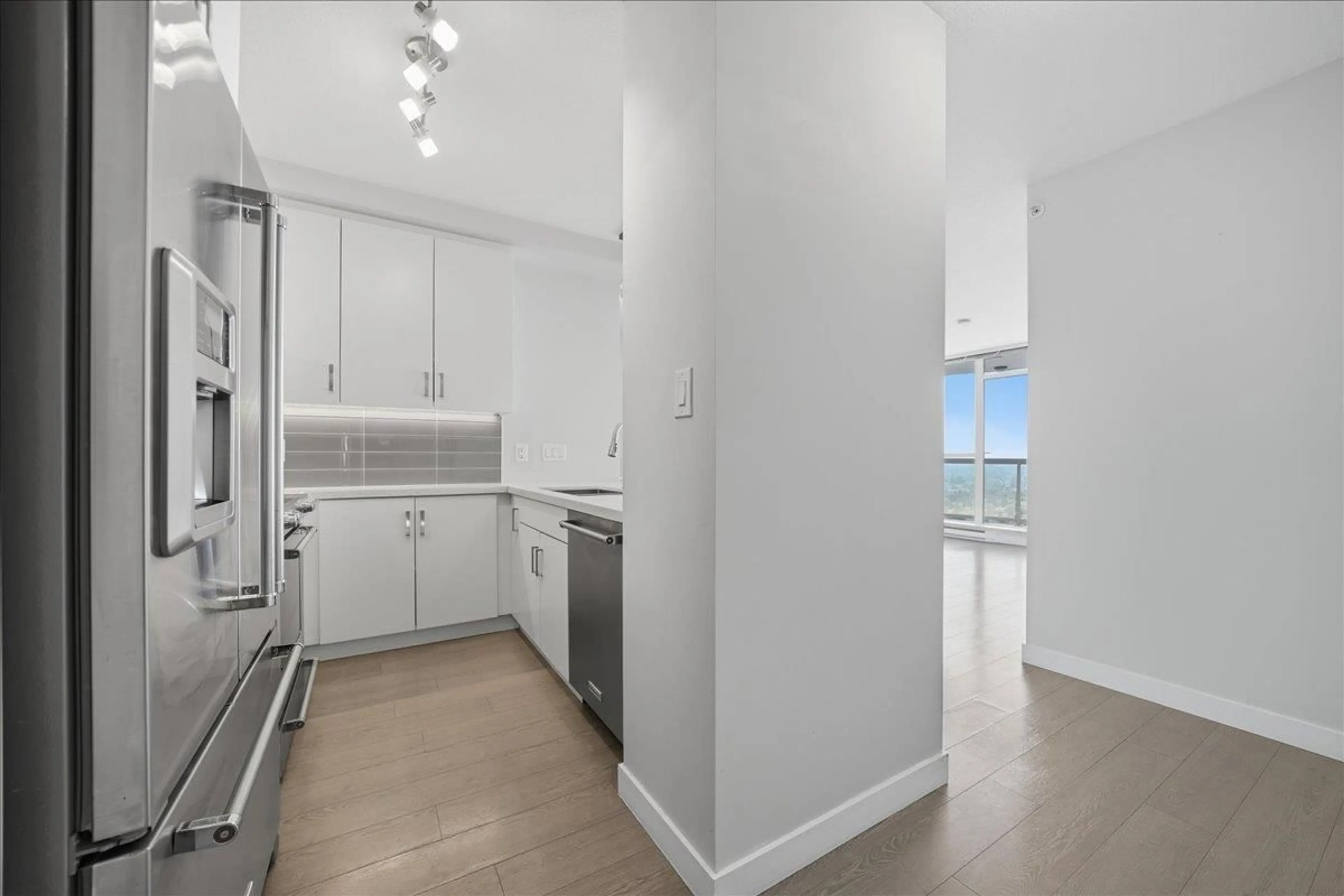 Standard kitchen, unknown for 3309 - 11967 80 AVENUE, Delta British Columbia V4C0E2