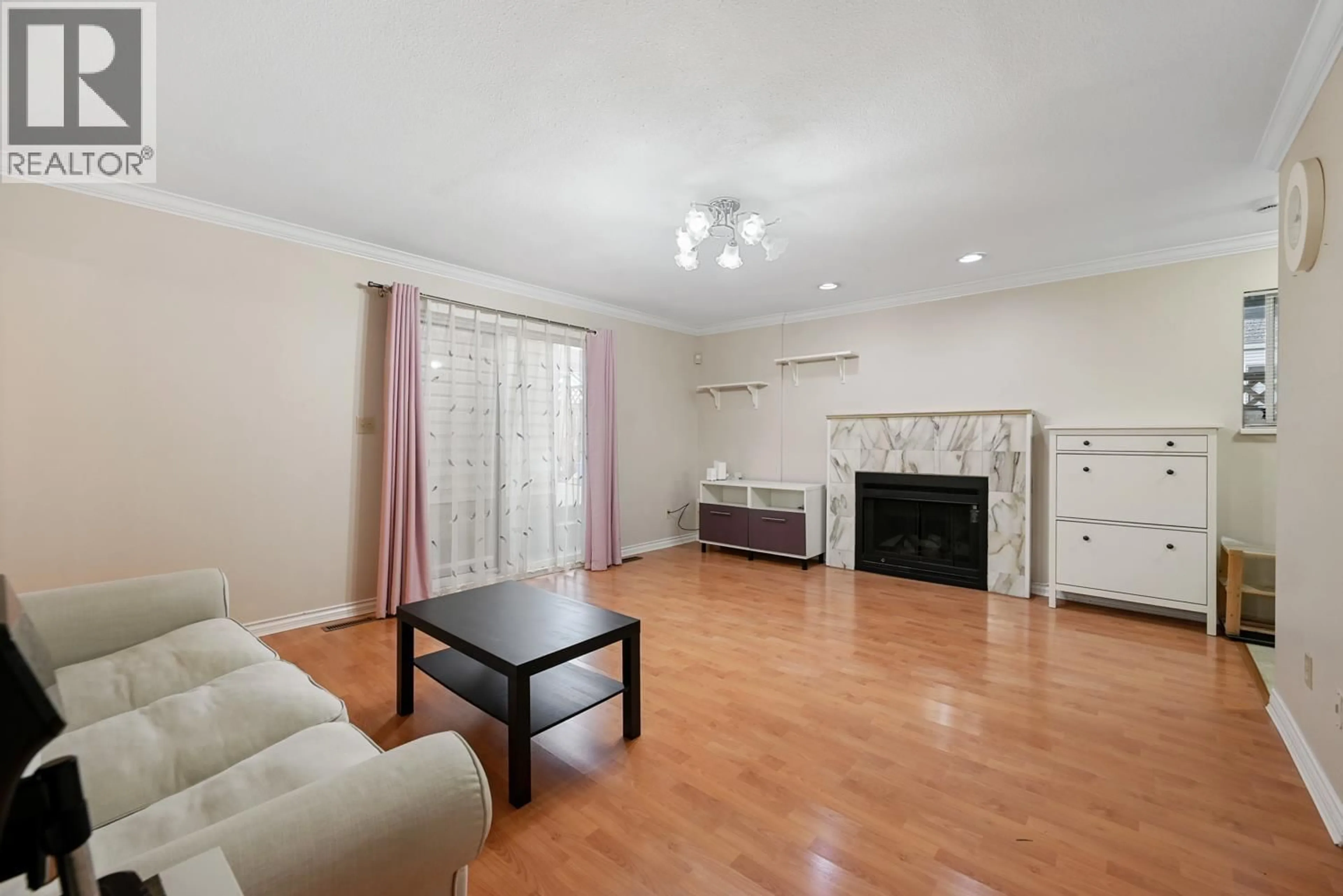 Living room with furniture, wood/laminate floor for 819 70TH AVENUE, Vancouver British Columbia V6P2X5