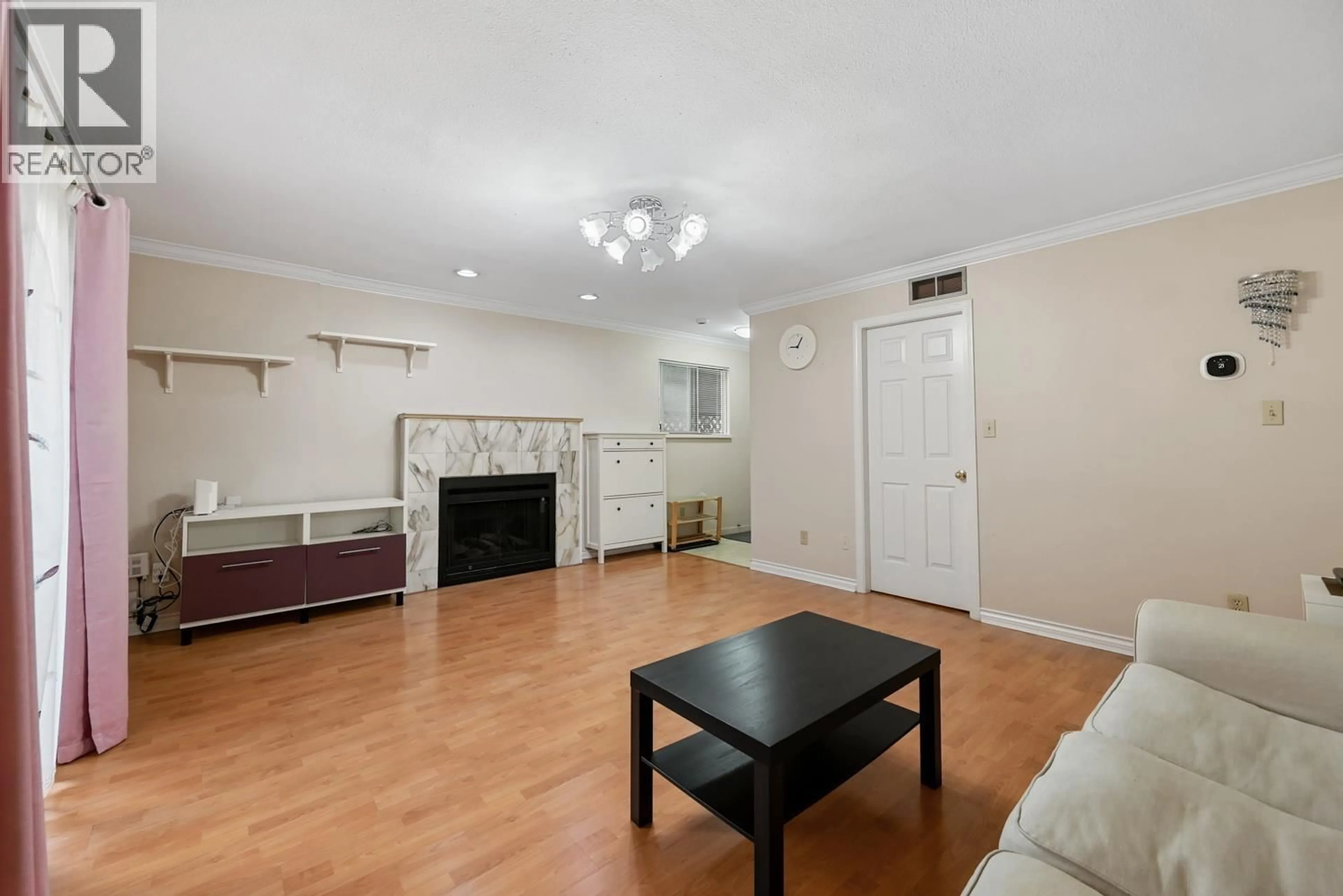 Living room with furniture, wood/laminate floor for 819 70TH AVENUE, Vancouver British Columbia V6P2X5