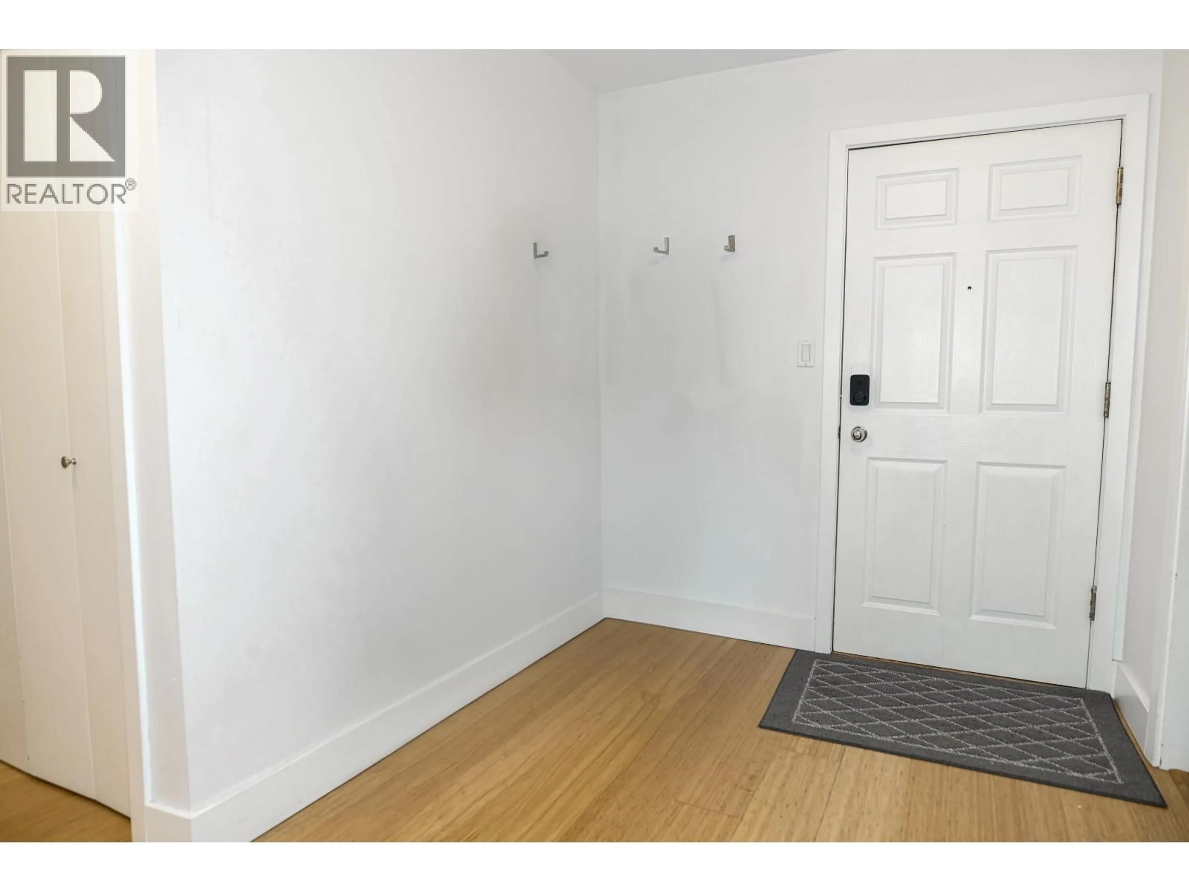 Indoor entryway for 202 - 1188 QUEBEC STREET, Vancouver British Columbia V6A4B3