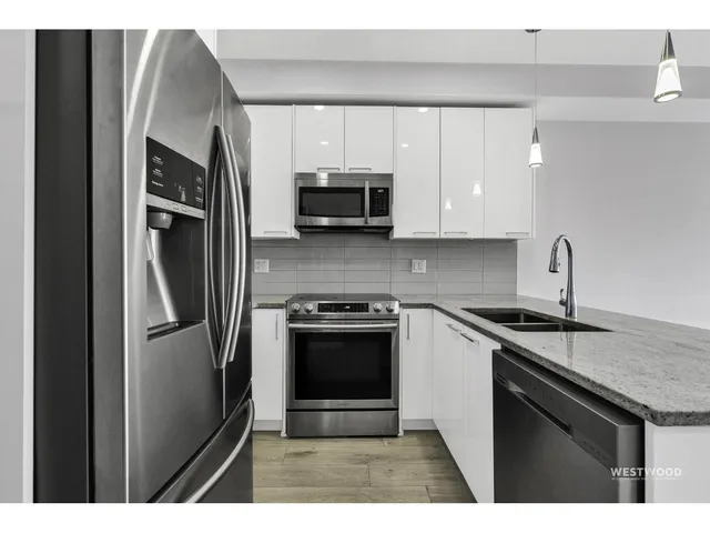 210 - 20696 EASTLEIGH CRESCENT, Langley 3