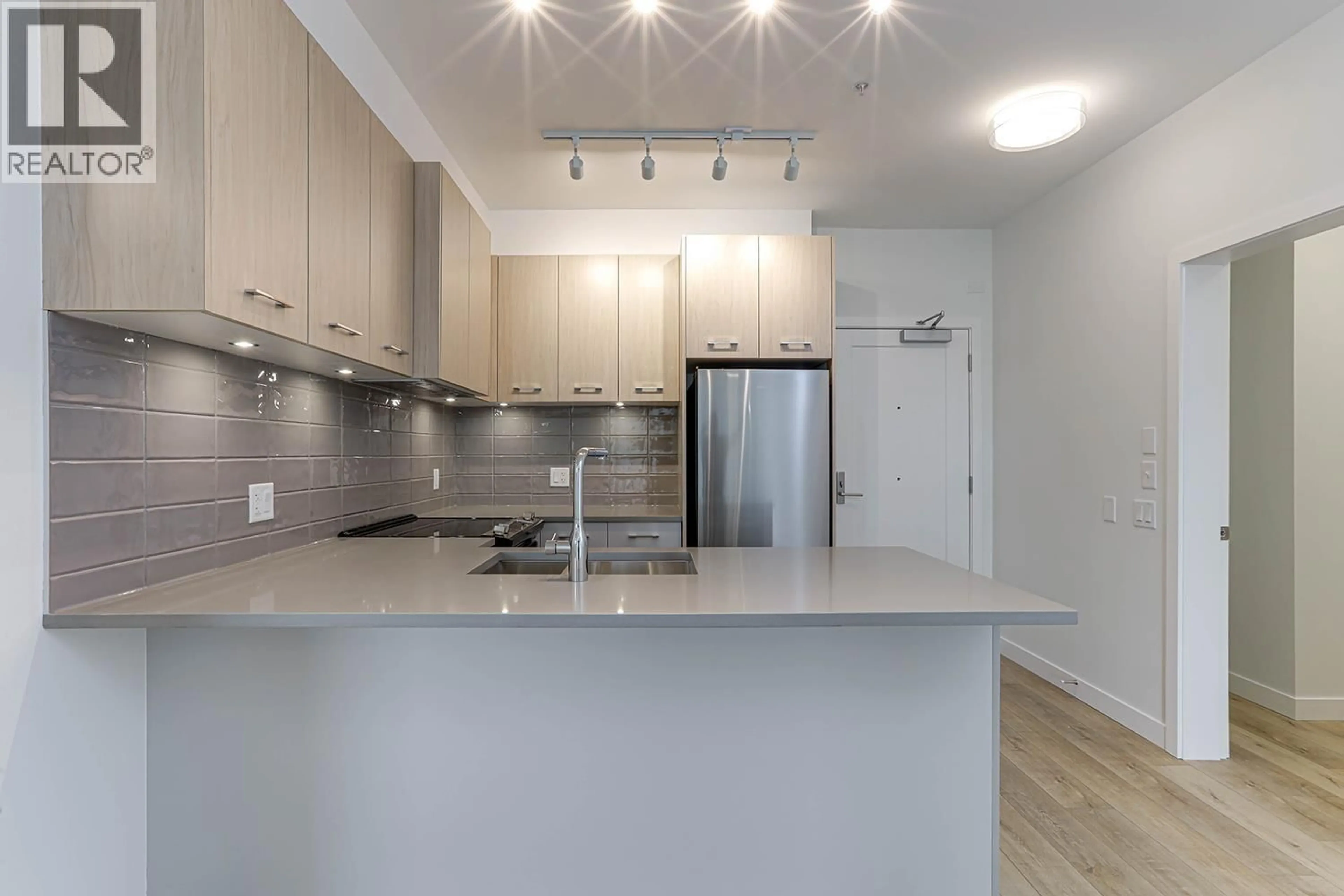 Standard kitchen, unknown for 403 - 4933 CLARENDON STREET, Vancouver British Columbia V5R3J3