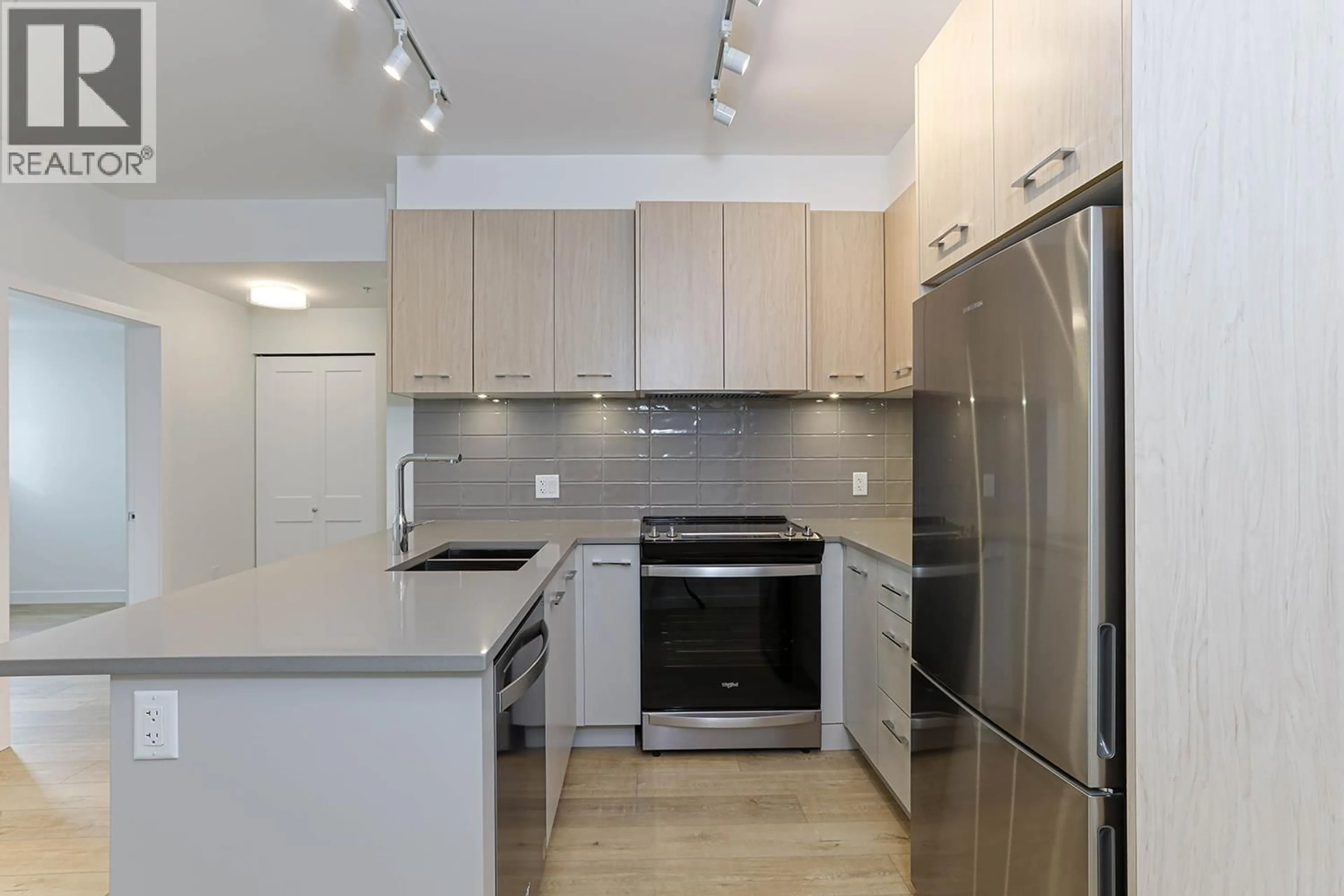 Standard kitchen, unknown for 403 - 4933 CLARENDON STREET, Vancouver British Columbia V5R3J3