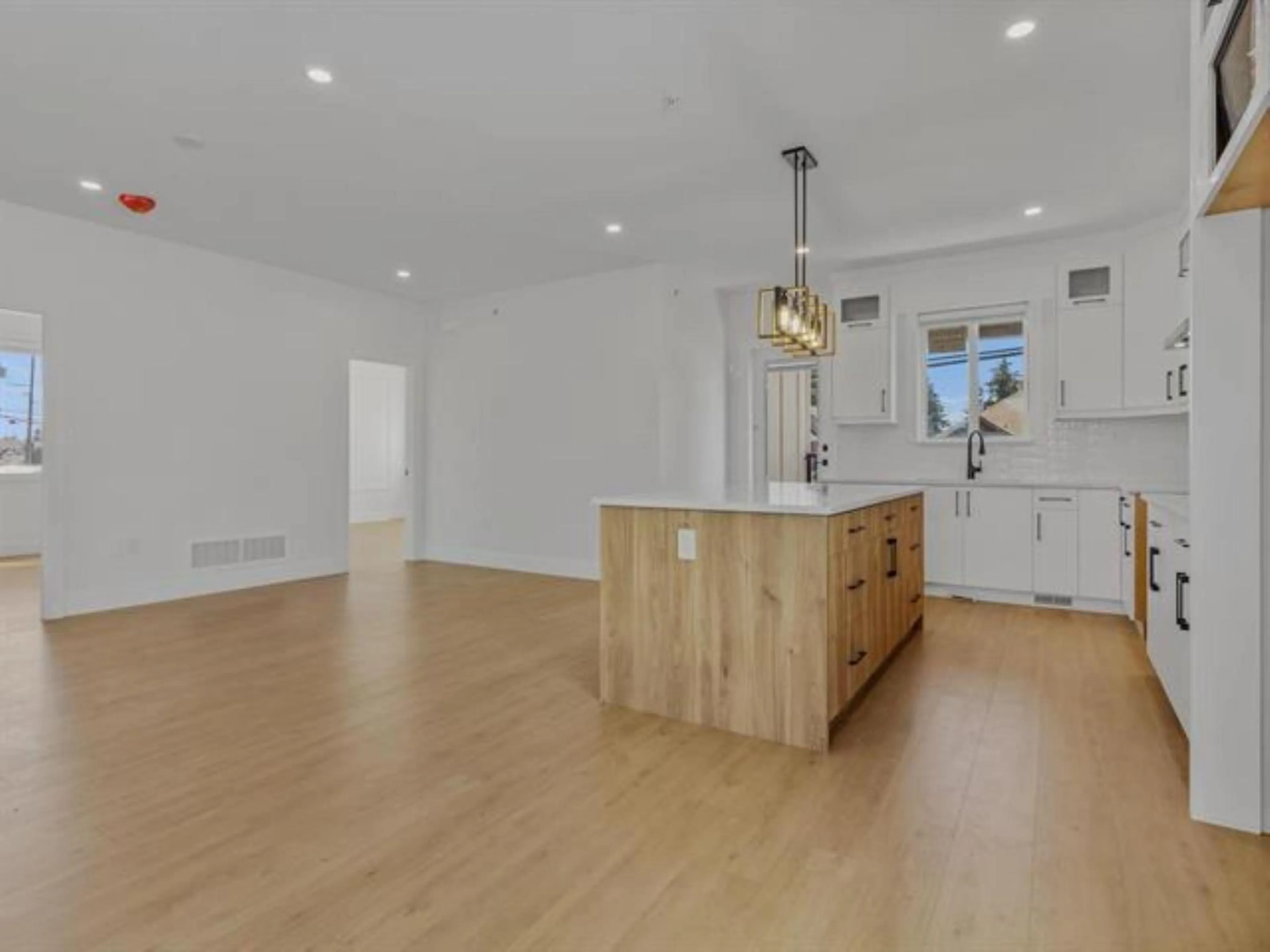 Open concept kitchen, wood/laminate floor for 8544 CEDAR STREET, Mission British Columbia V4S1A1