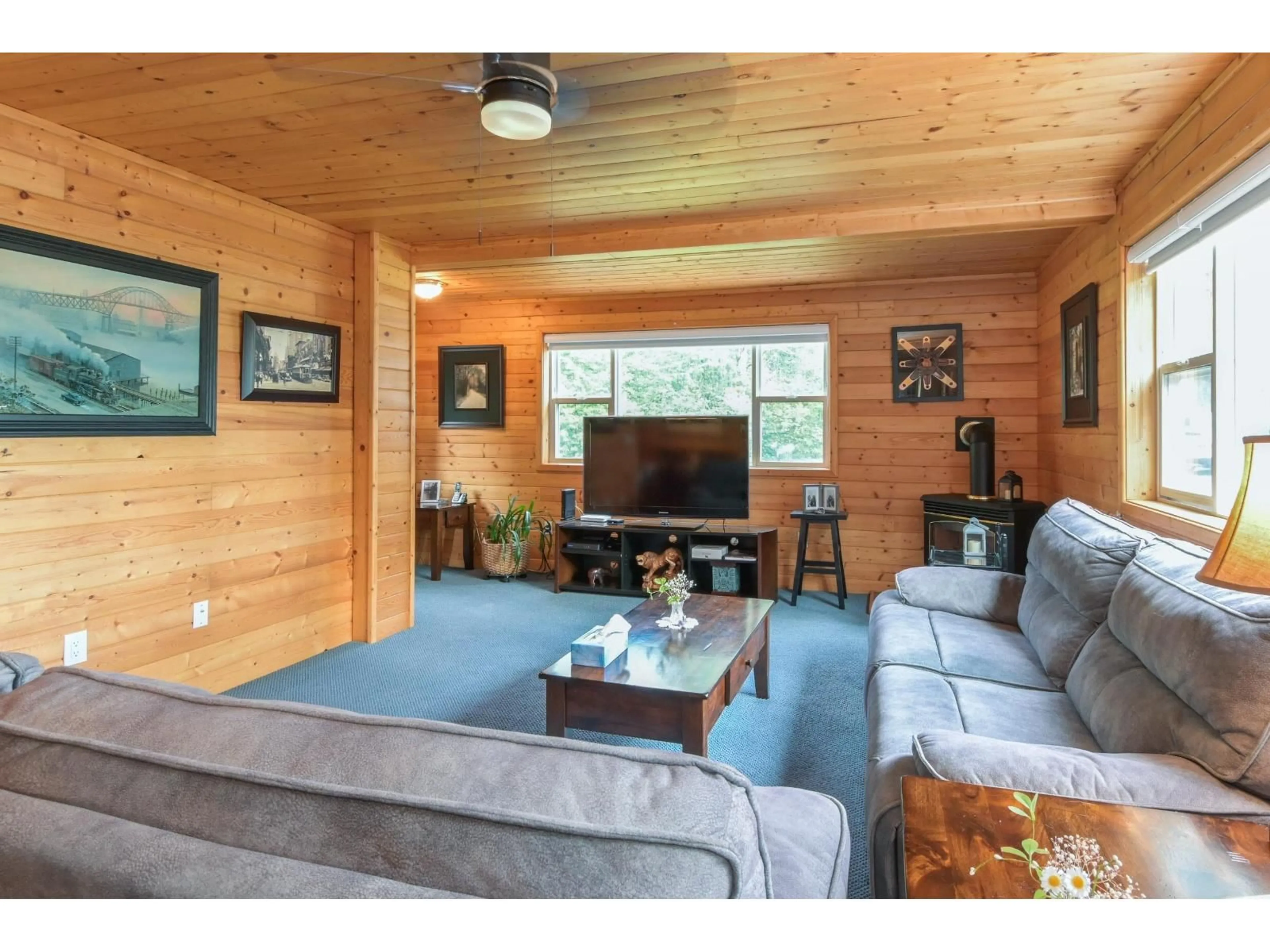 Living room with furniture, wood/laminate floor for 25330 72 AVENUE, Langley British Columbia V4W1H6