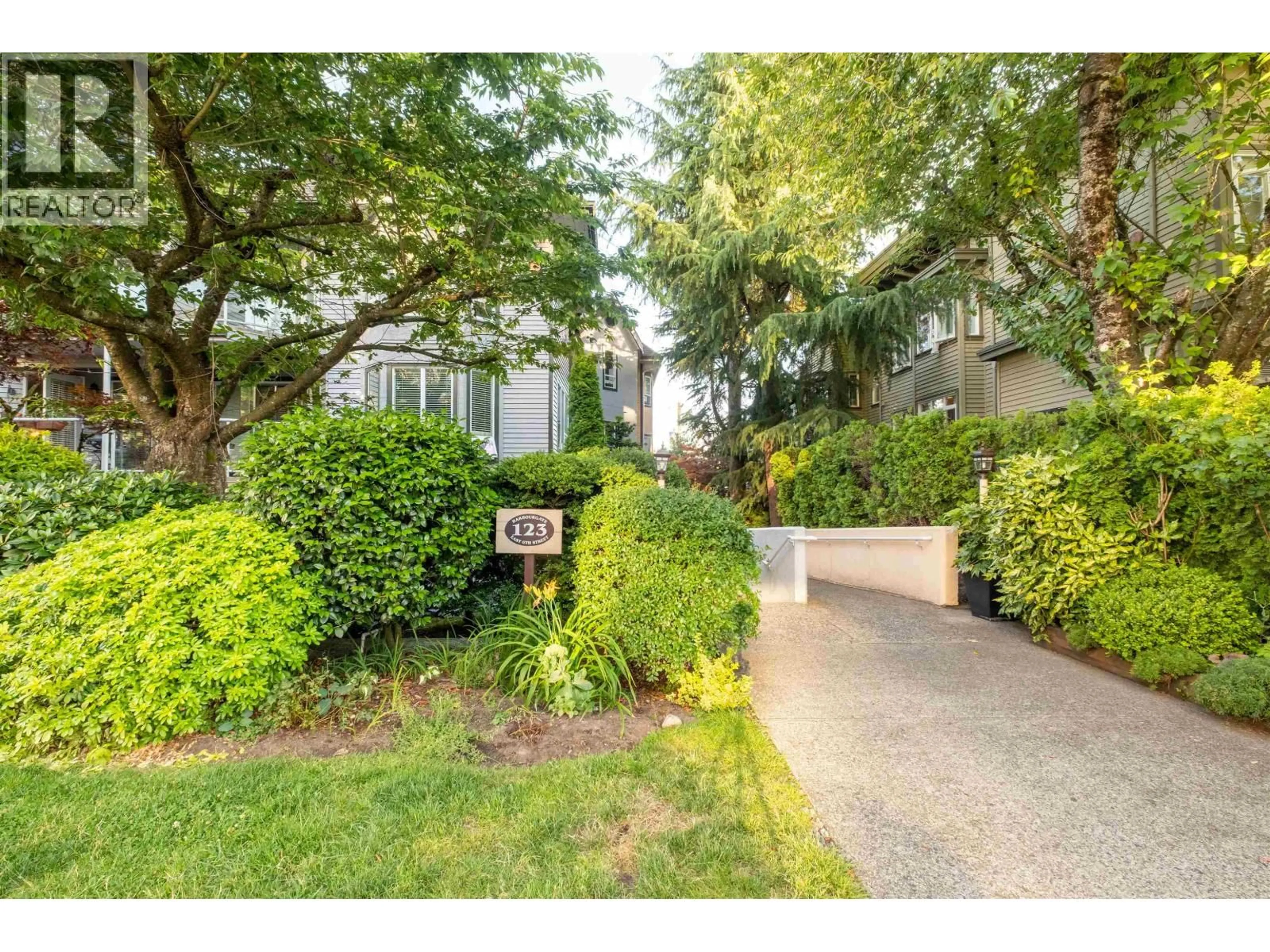 Unknown for 102 - 123 6TH STREET, North Vancouver British Columbia V7L1N9