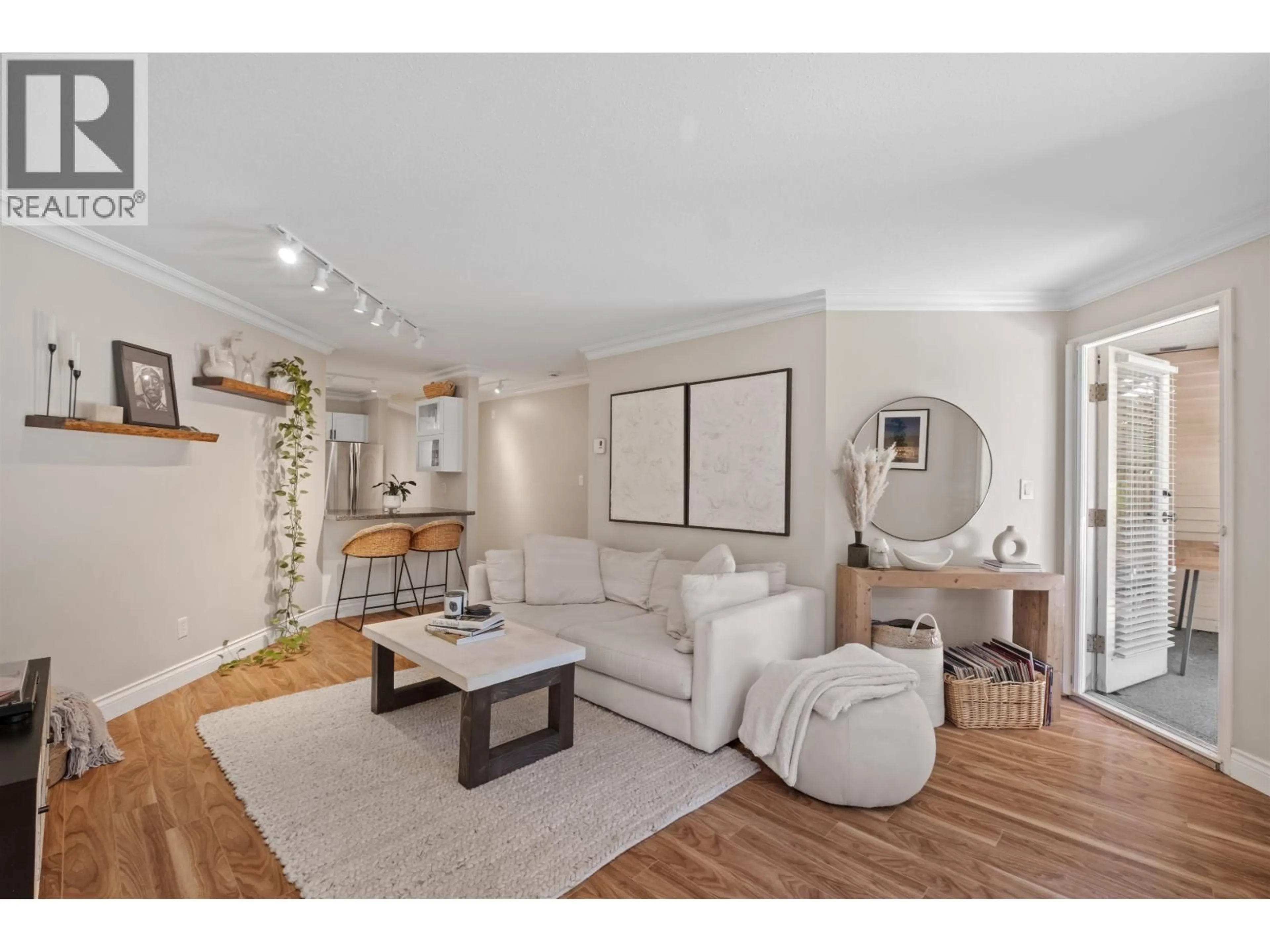 Living room with furniture, unknown for 102 - 123 6TH STREET, North Vancouver British Columbia V7L1N9