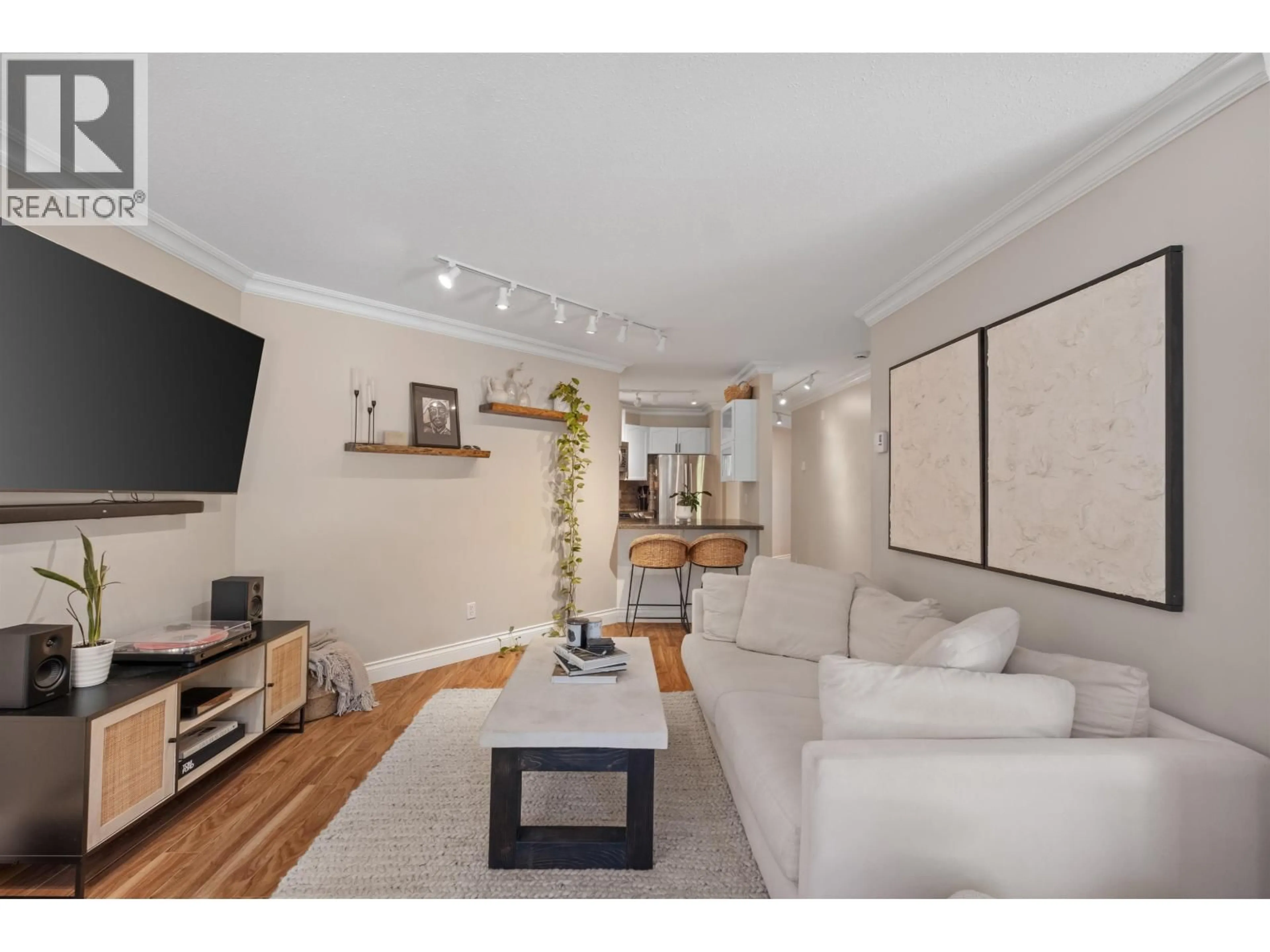 Living room with furniture, unknown for 102 - 123 6TH STREET, North Vancouver British Columbia V7L1N9