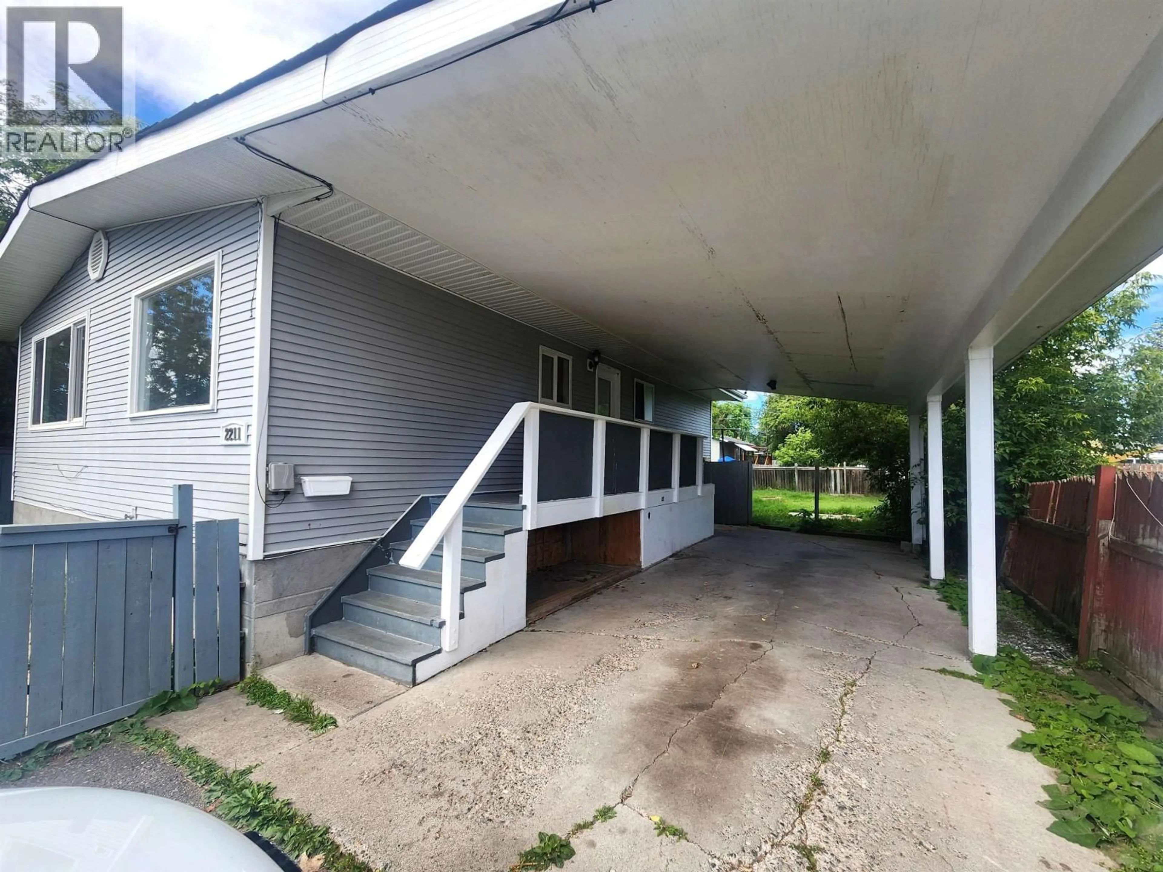 Patio, building for 2211 OAK STREET, Prince George British Columbia V2L1Z9