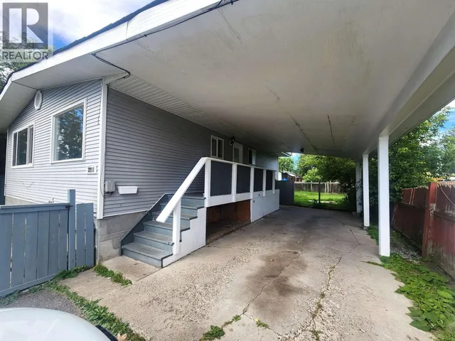 2211 OAK STREET, Prince George 2