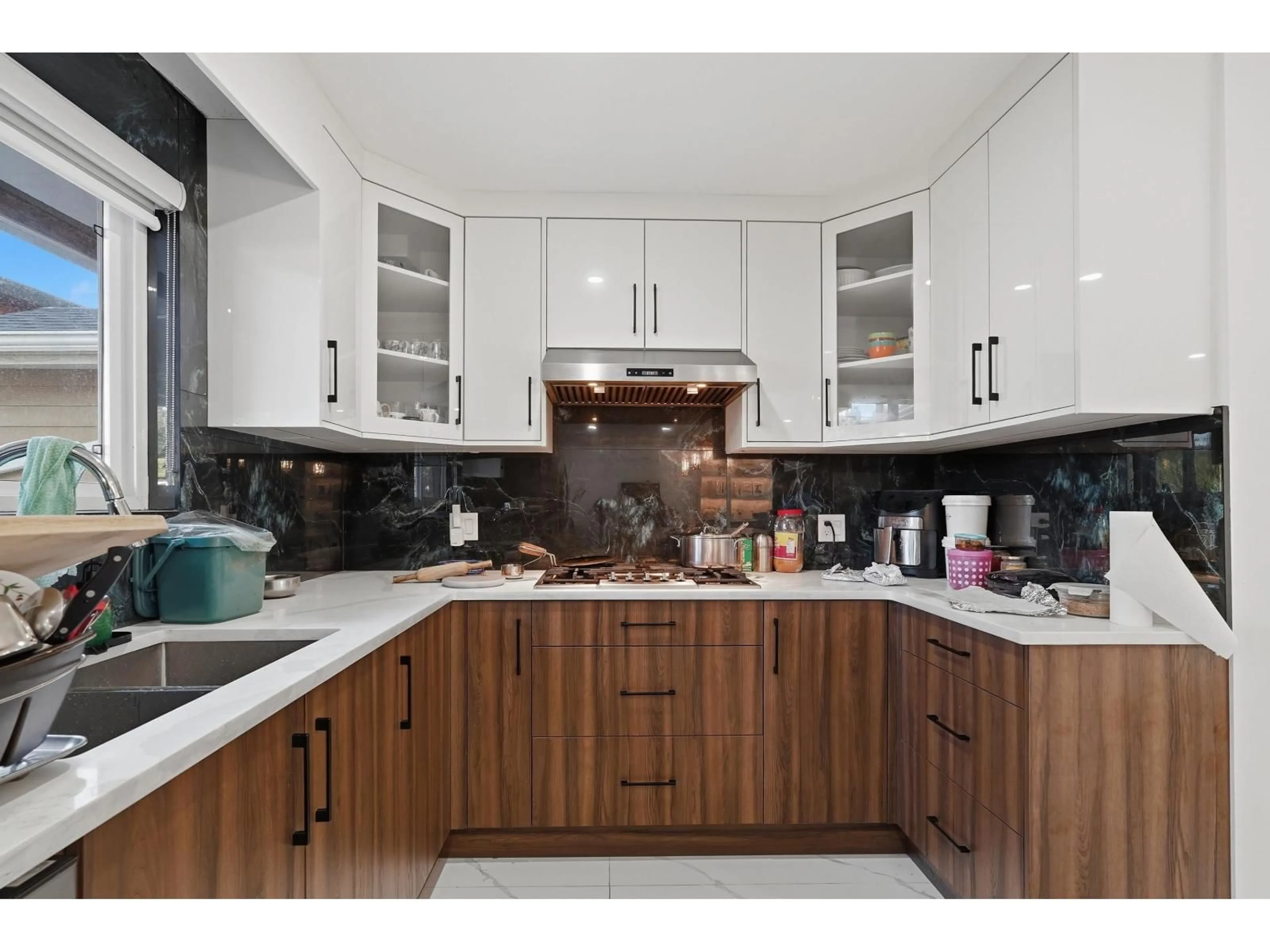 Standard kitchen, unknown for 17886 59A AVENUE, Surrey British Columbia V3S1R1