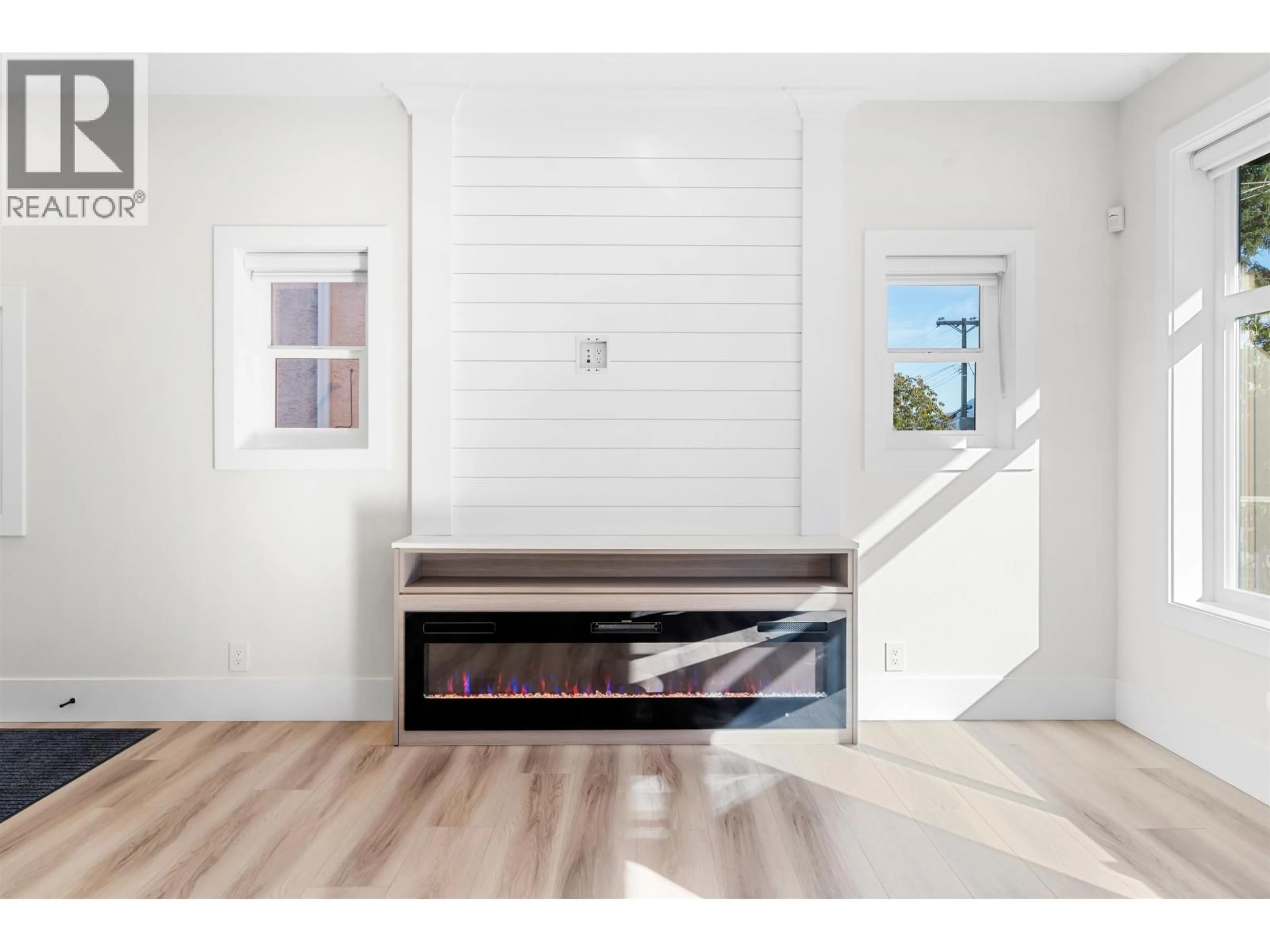 Indoor entryway for 4318 NANAIMO STREET, Vancouver British Columbia V5N5J1