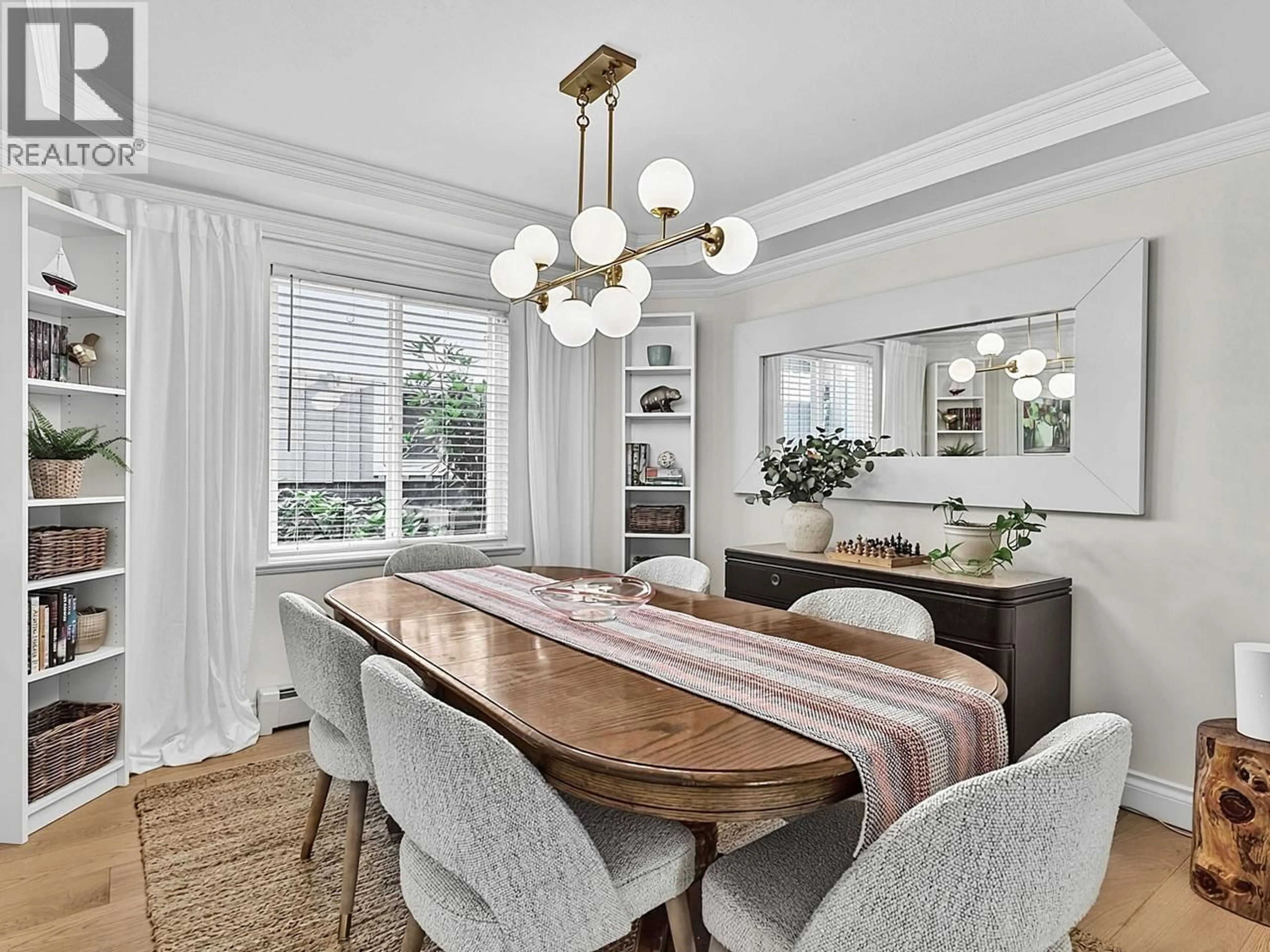 Dining room, wood/laminate floor for 1074 KILMER ROAD, North Vancouver British Columbia V7K1R1