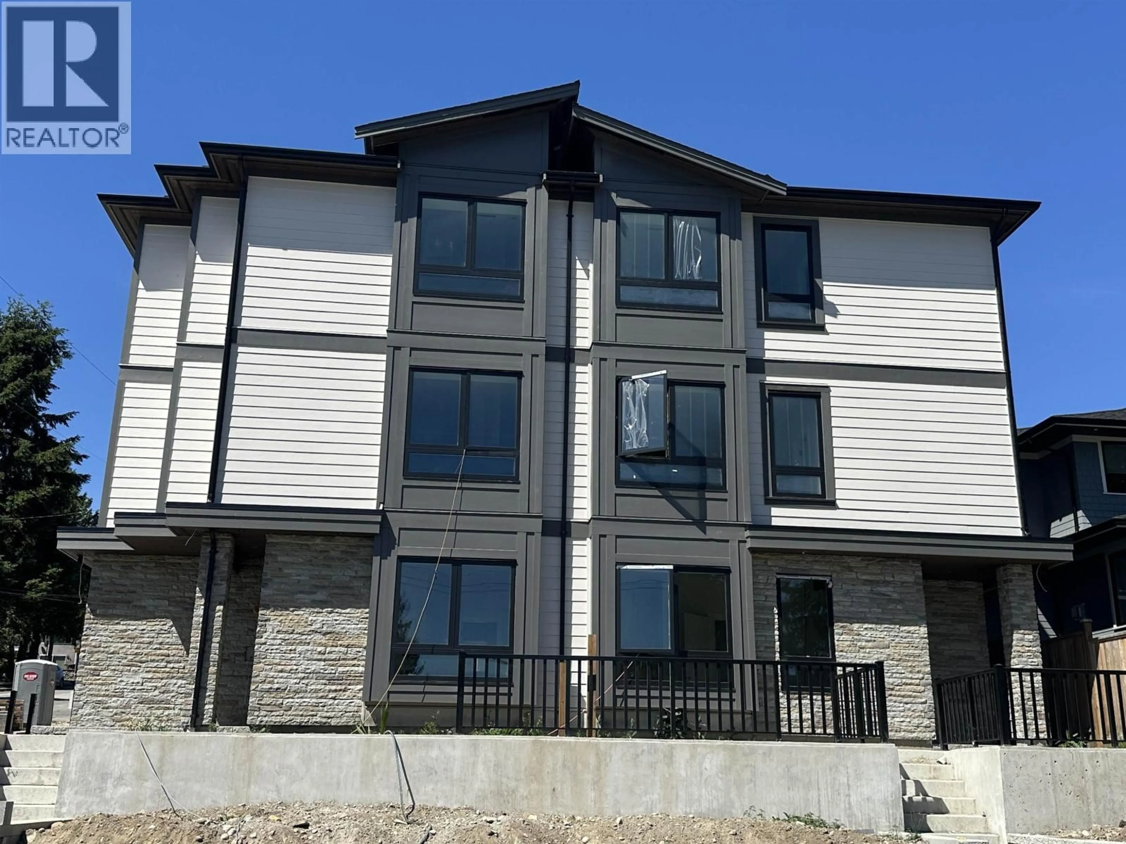Home with vinyl exterior material, unknown for 1 - 5915 KEITH STREET, Burnaby British Columbia V5J3C8