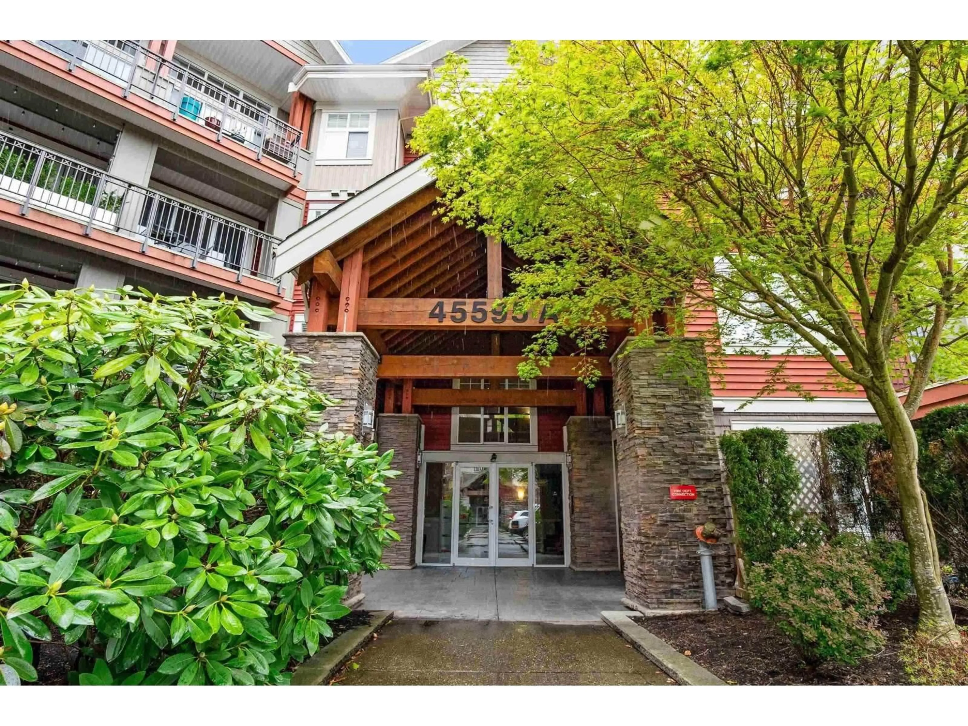 Indoor foyer for 405A - 45595 TAMIHI WAY, Chilliwack British Columbia V2R0G3
