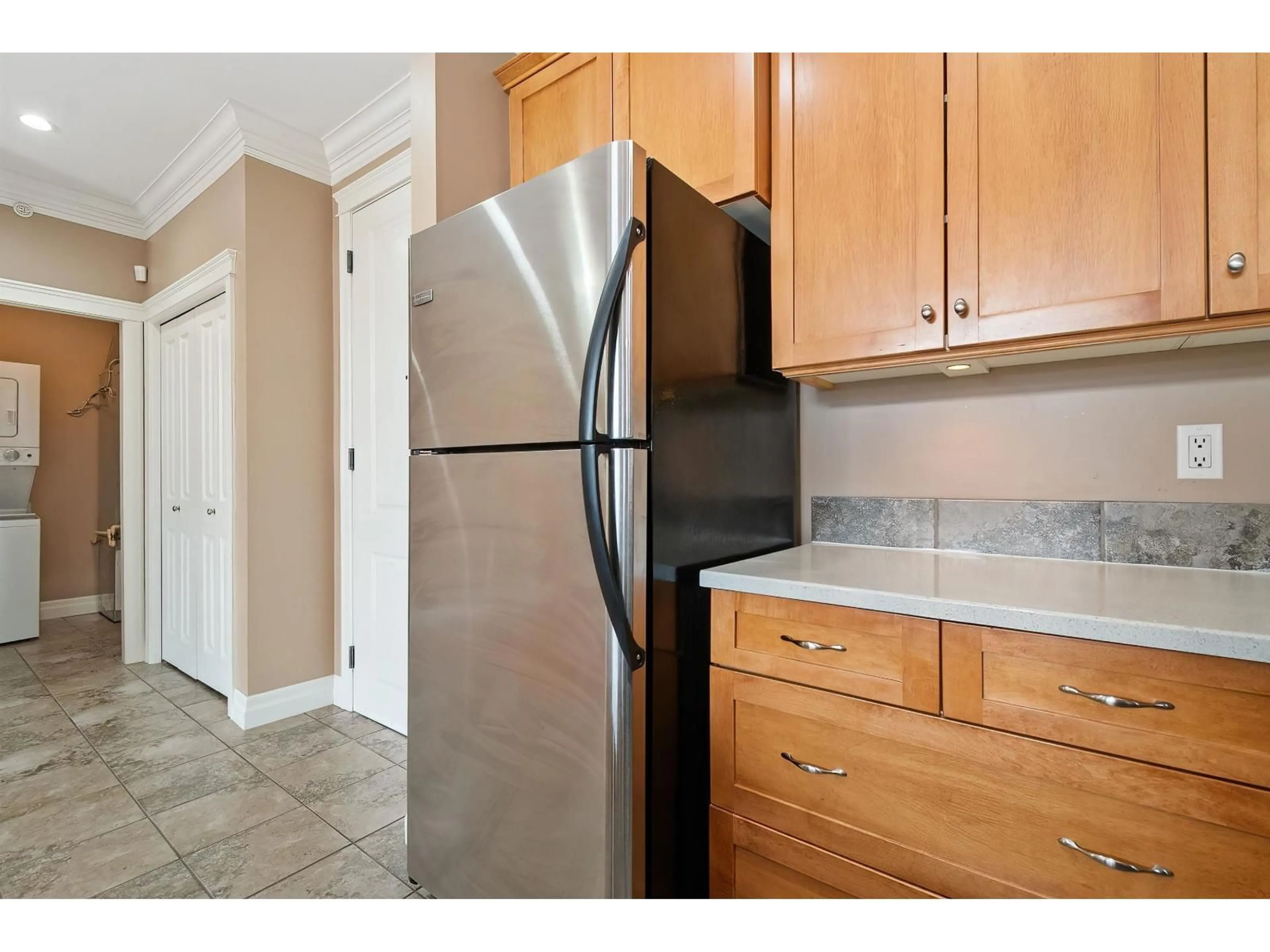 Standard kitchen, unknown for 405A - 45595 TAMIHI WAY, Chilliwack British Columbia V2R0G3