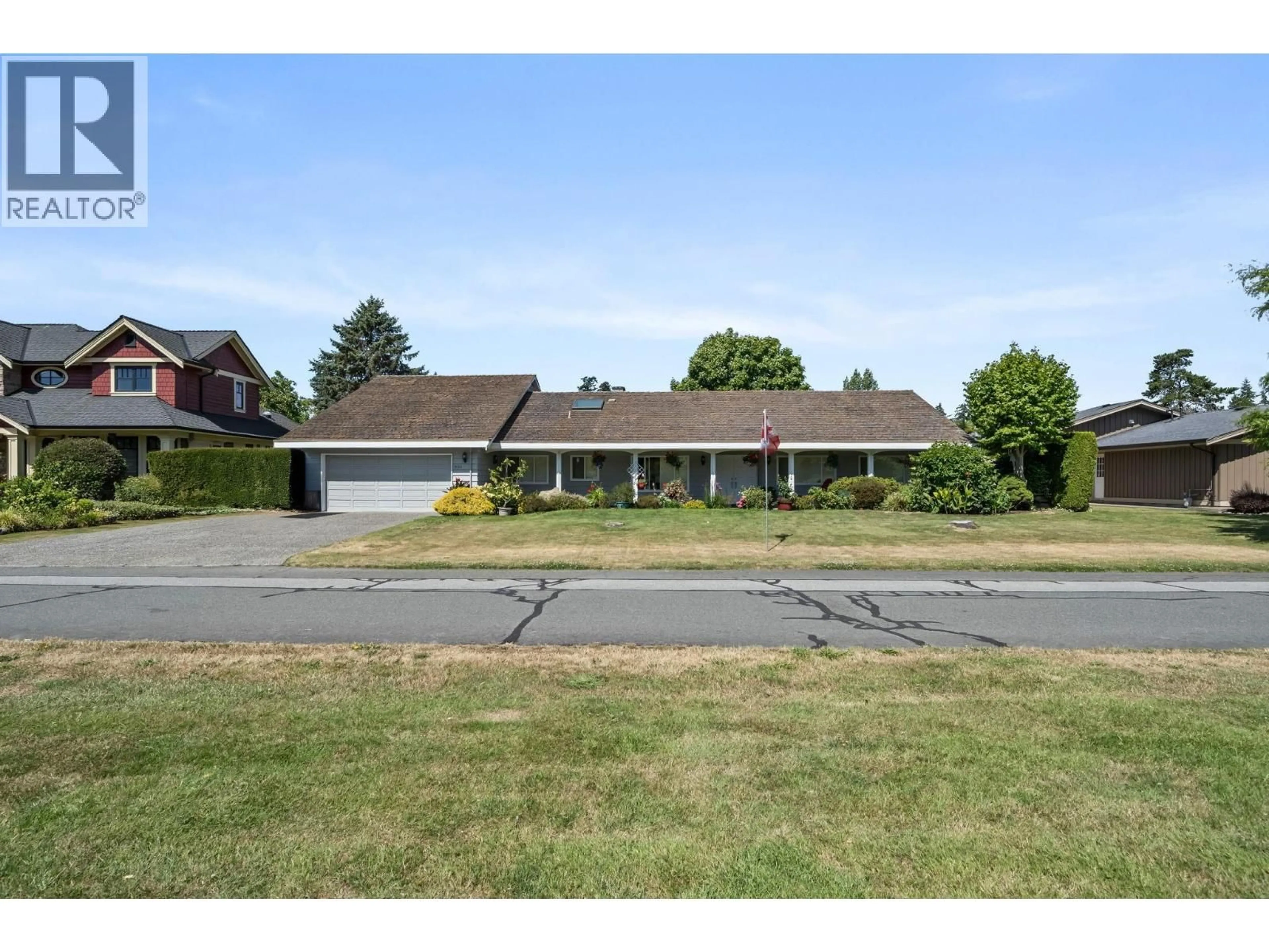 A pic from outside/outdoor area/front of a property/back of a property/a pic from drone, street for 901 JACKSON WAY, Delta British Columbia V4L1W5
