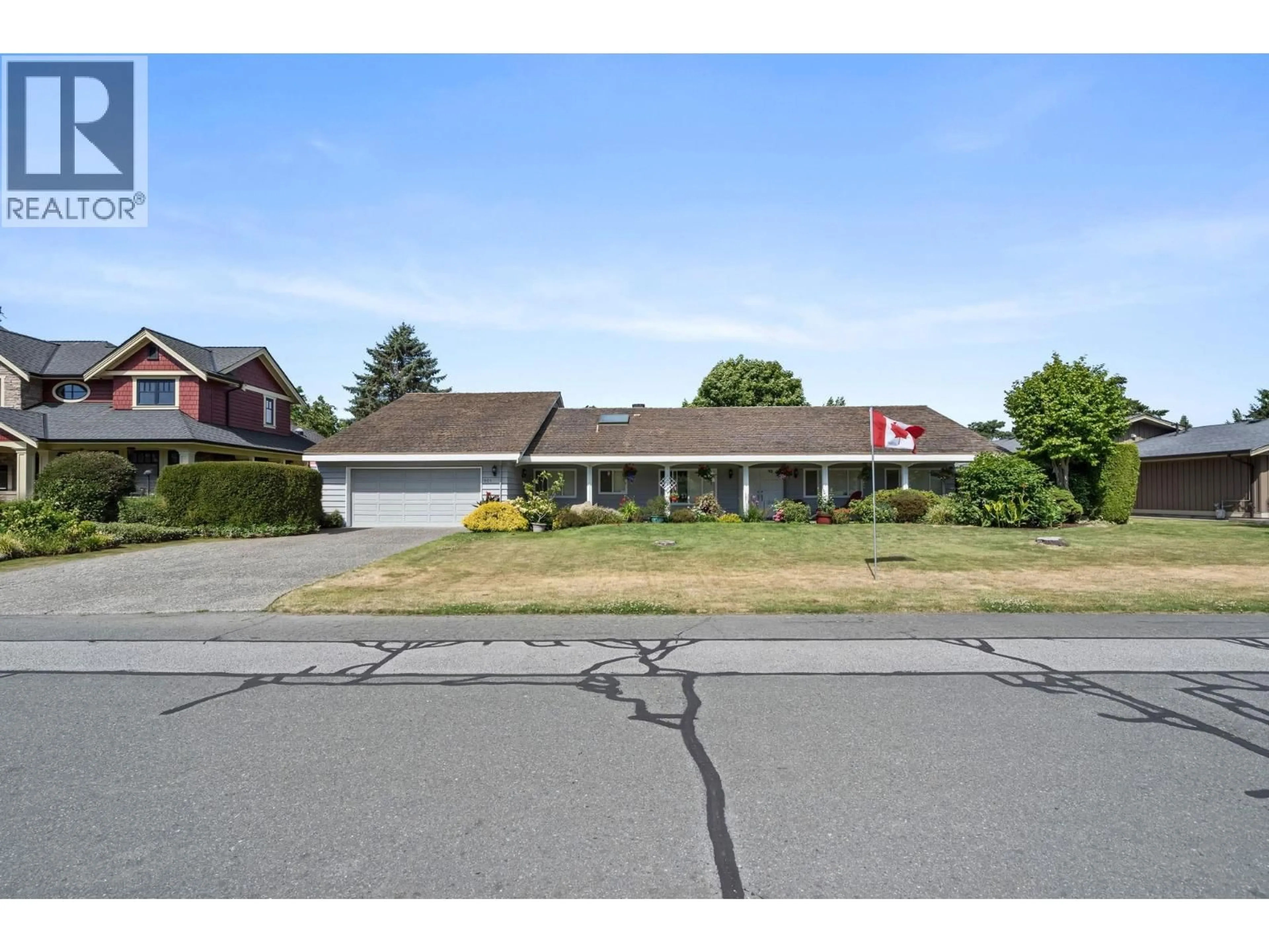 A pic from outside/outdoor area/front of a property/back of a property/a pic from drone, street for 901 JACKSON WAY, Delta British Columbia V4L1W5