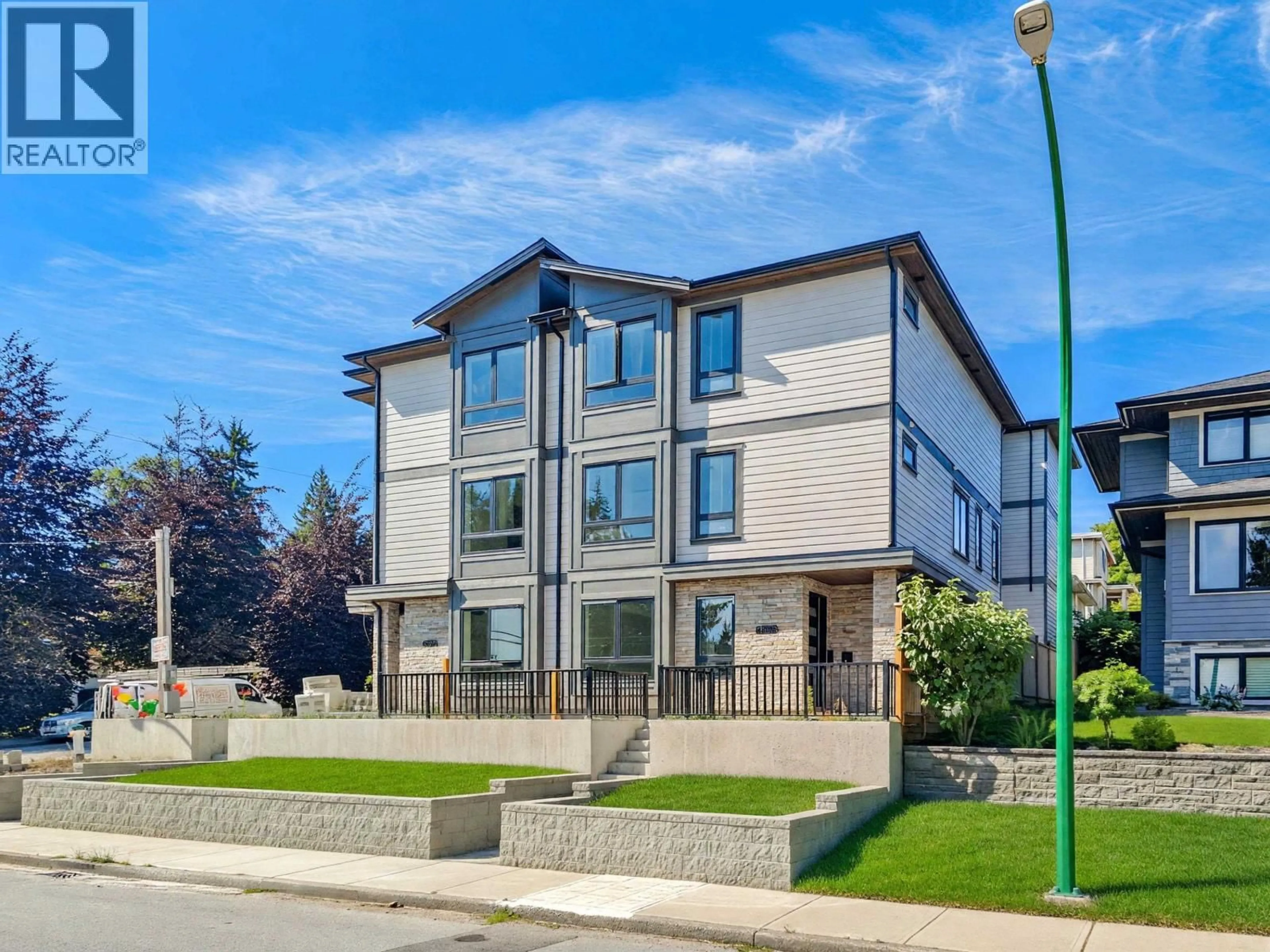 Home with vinyl exterior material, street for 2 - 5915 KEITH STREET, Burnaby British Columbia V5J3C8