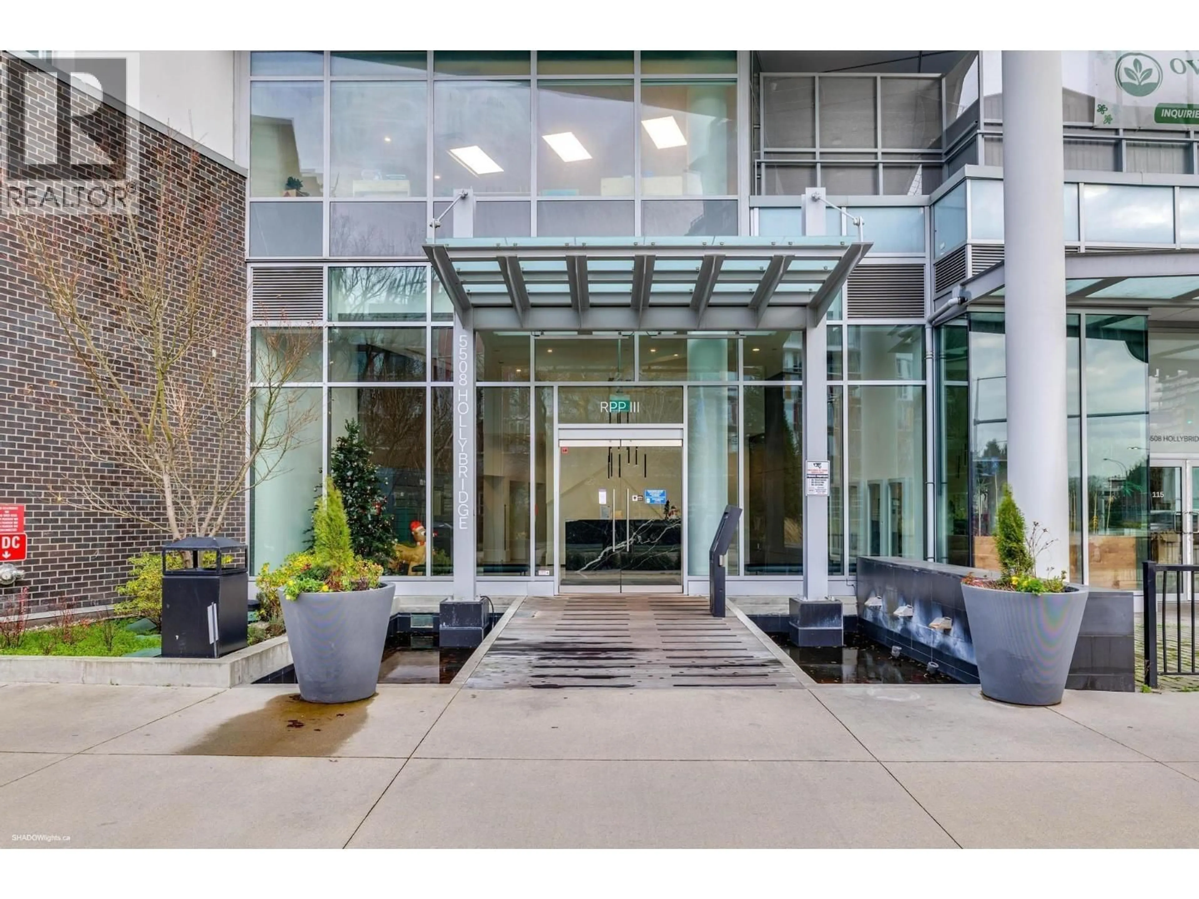 Indoor foyer for 708 - 5508 HOLLYBRIDGE WAY, Richmond British Columbia V7C0C7
