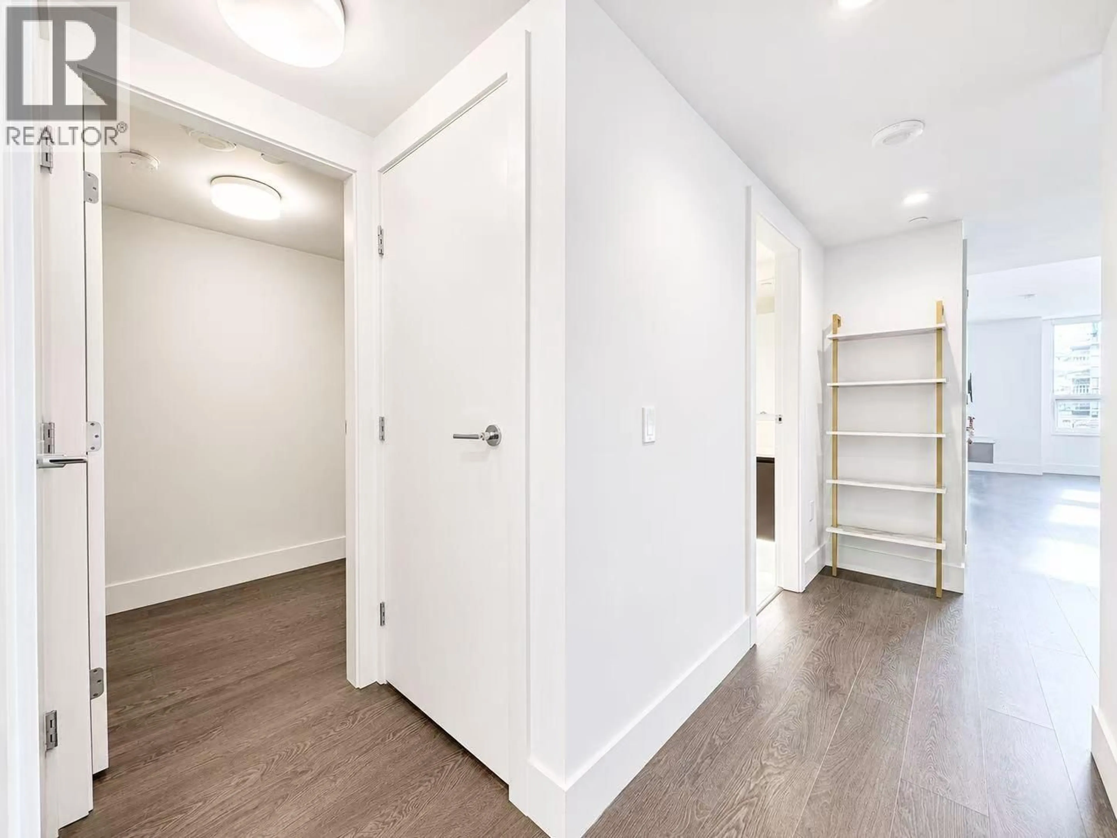 Indoor entryway for 708 - 5508 HOLLYBRIDGE WAY, Richmond British Columbia V7C0C7
