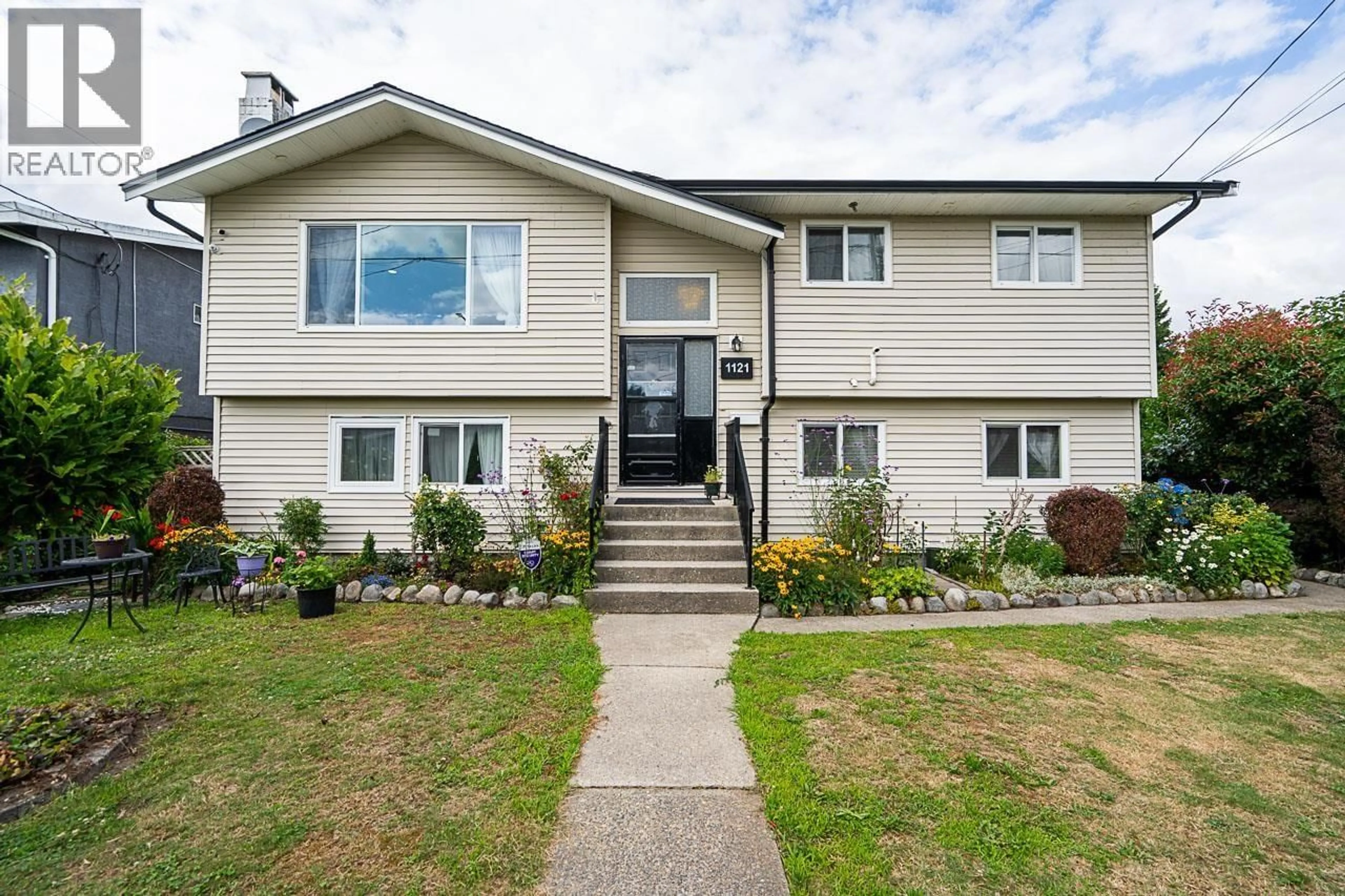 Home with vinyl exterior material, street for 1121 PRAIRIE AVENUE, Port Coquitlam British Columbia V3B1S7