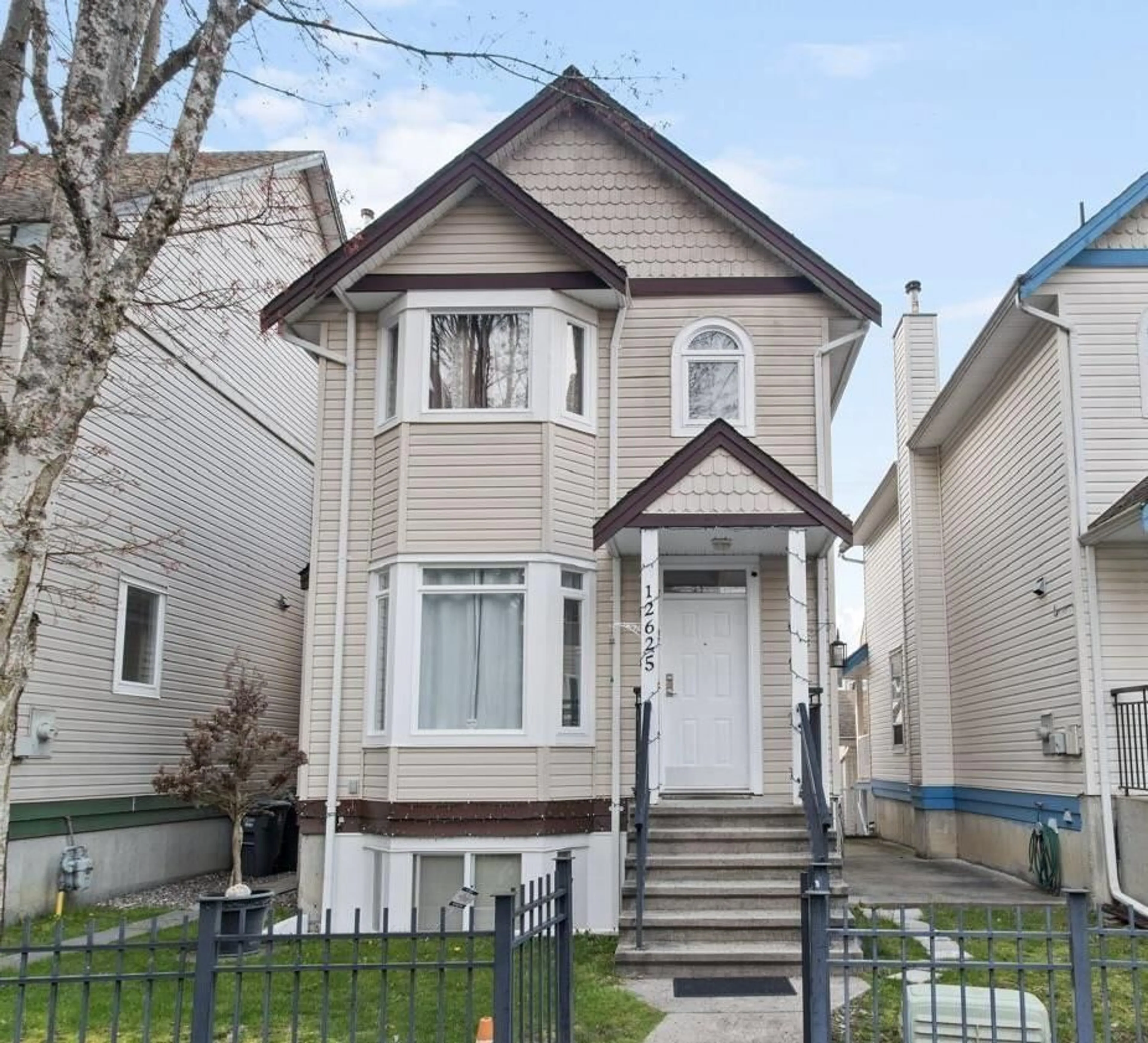 Home with vinyl exterior material, street for 12625 HAMPTON COURT, Surrey British Columbia V3W1N2