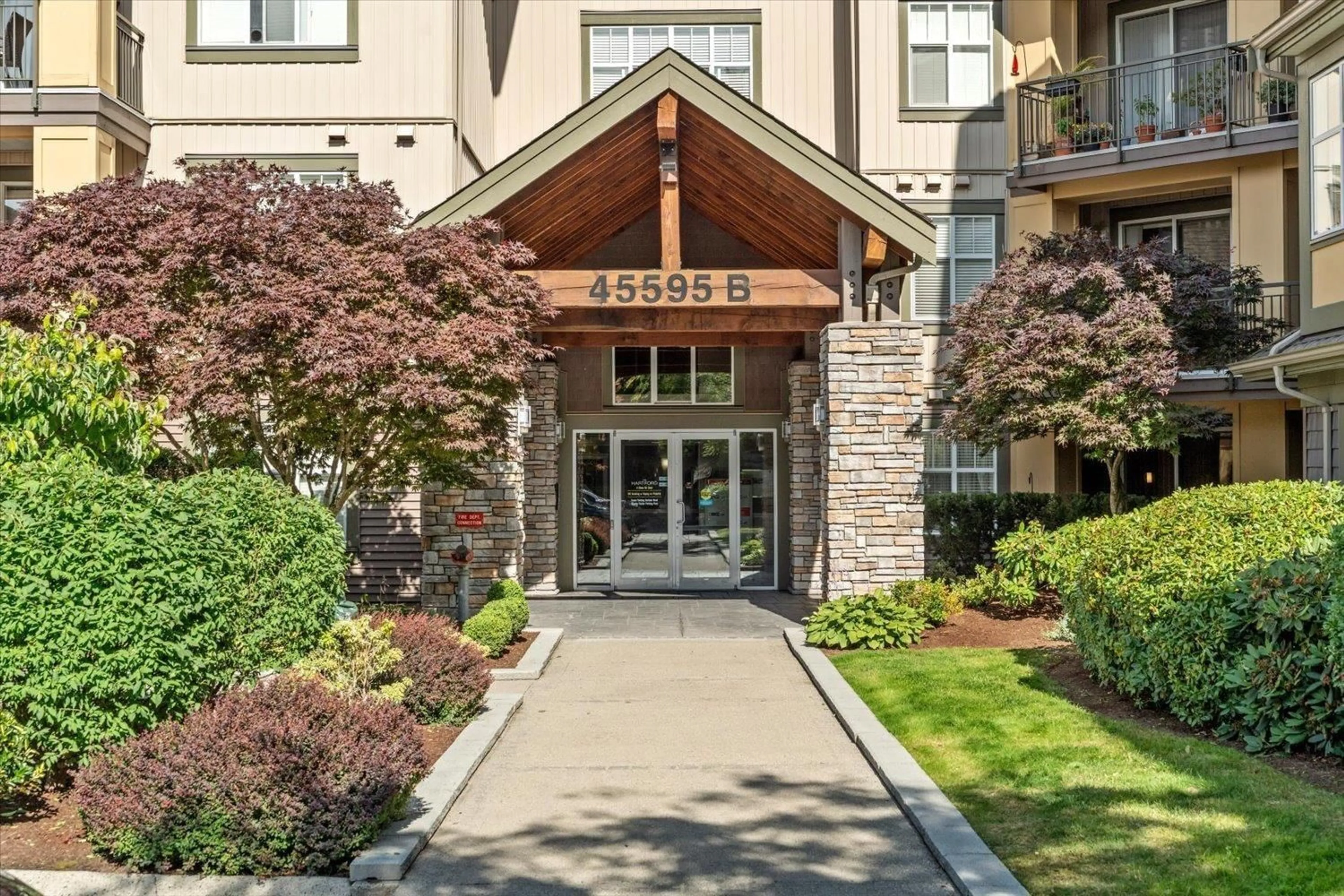 Indoor foyer for 109B - 45595 TAMIHI WAY, Chilliwack British Columbia V2R0G3