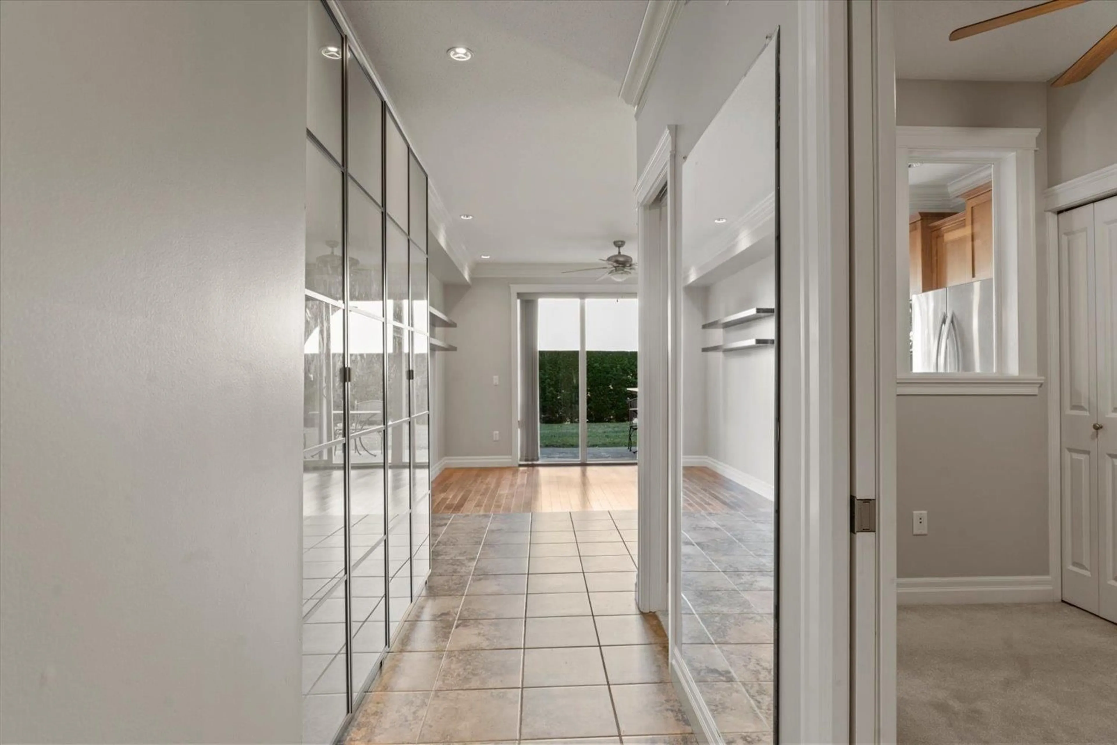Indoor foyer for 109B - 45595 TAMIHI WAY, Chilliwack British Columbia V2R0G3