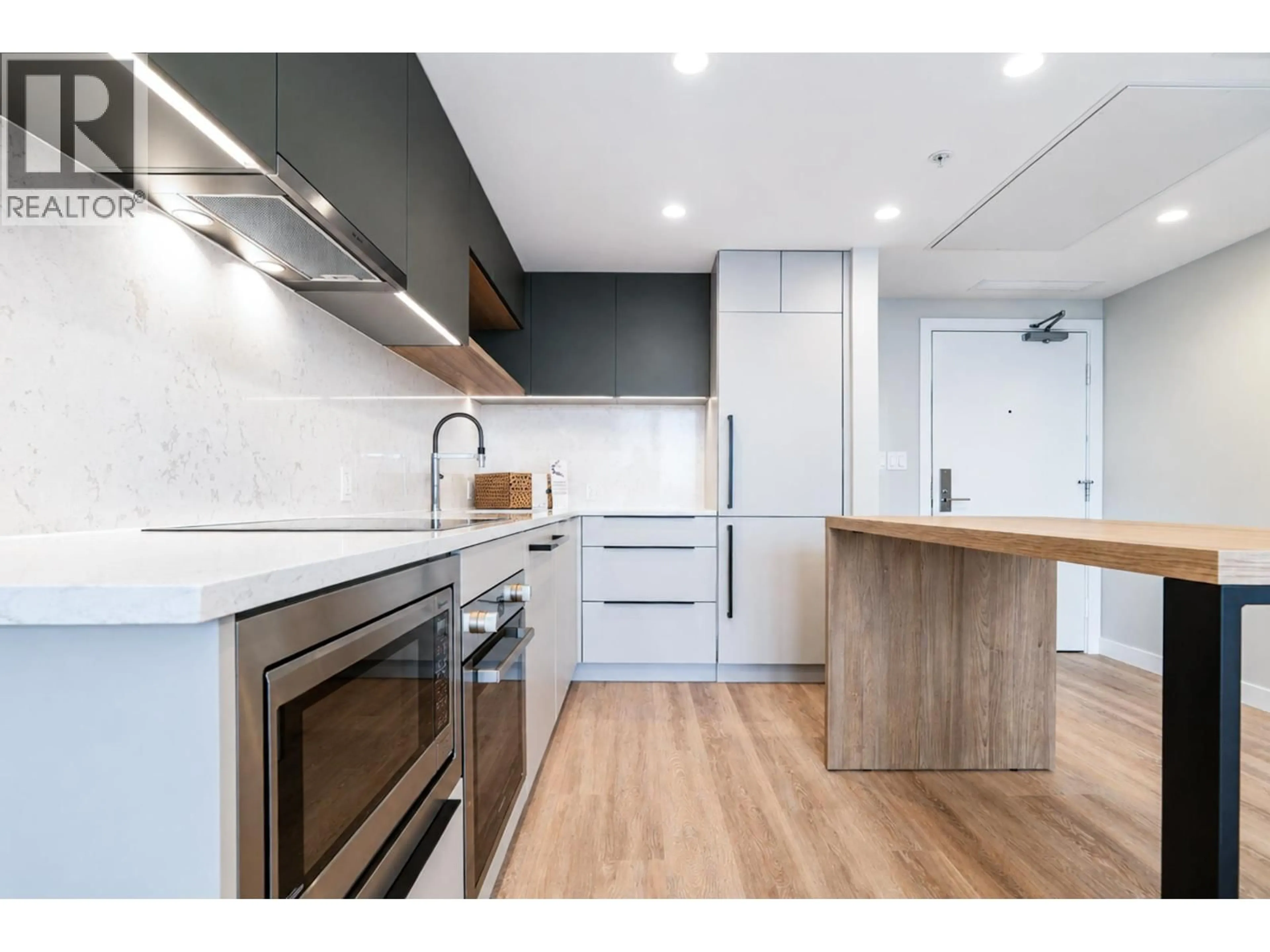 Open concept kitchen, wood/laminate floor for 3502 - 567 EMERSON STREET, Coquitlam British Columbia V3J0M8