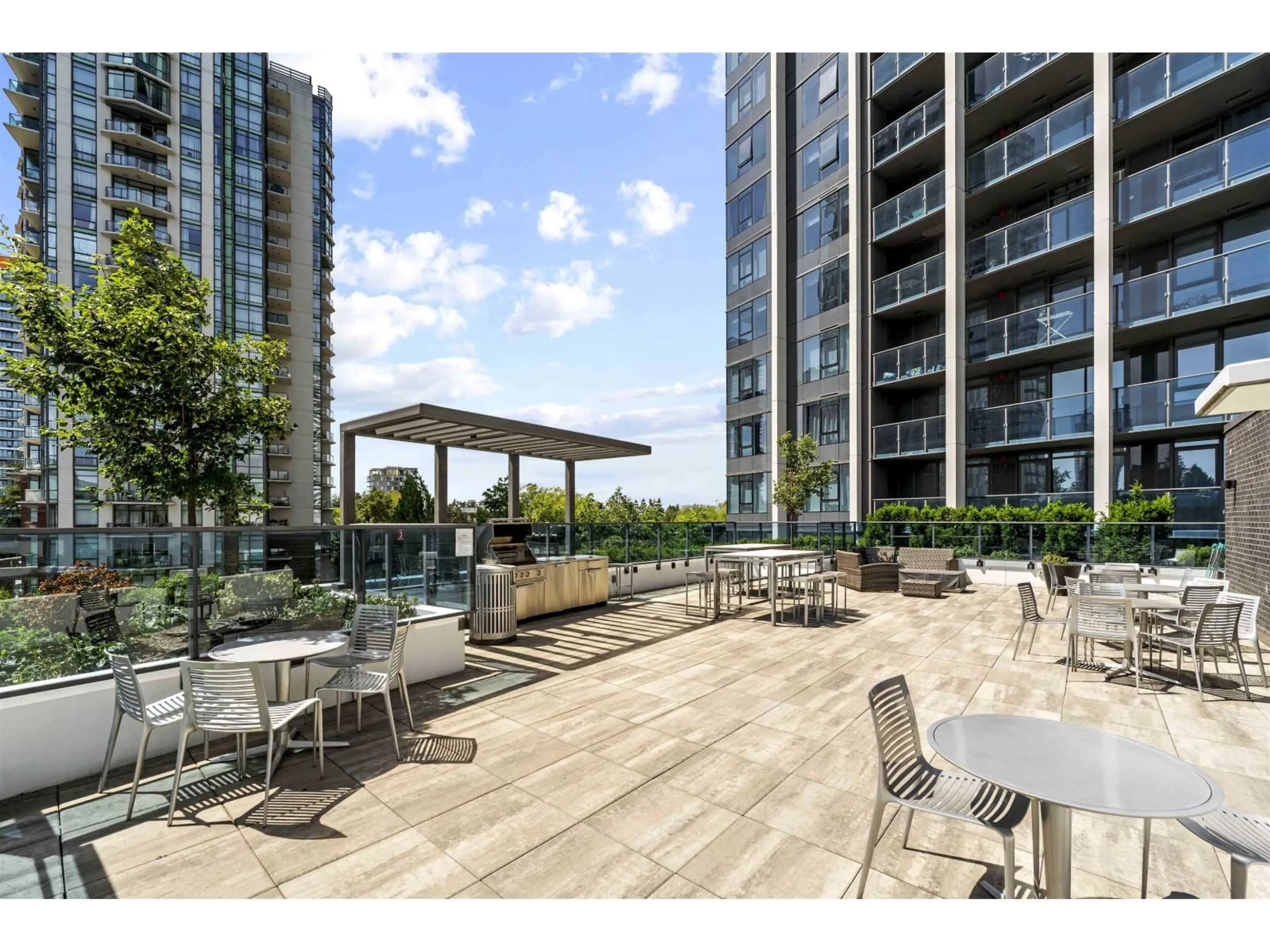 Patio, water/lake/river/ocean view for 605 - 10448 UNIVERSITY DRIVE, Surrey British Columbia V3T0S7