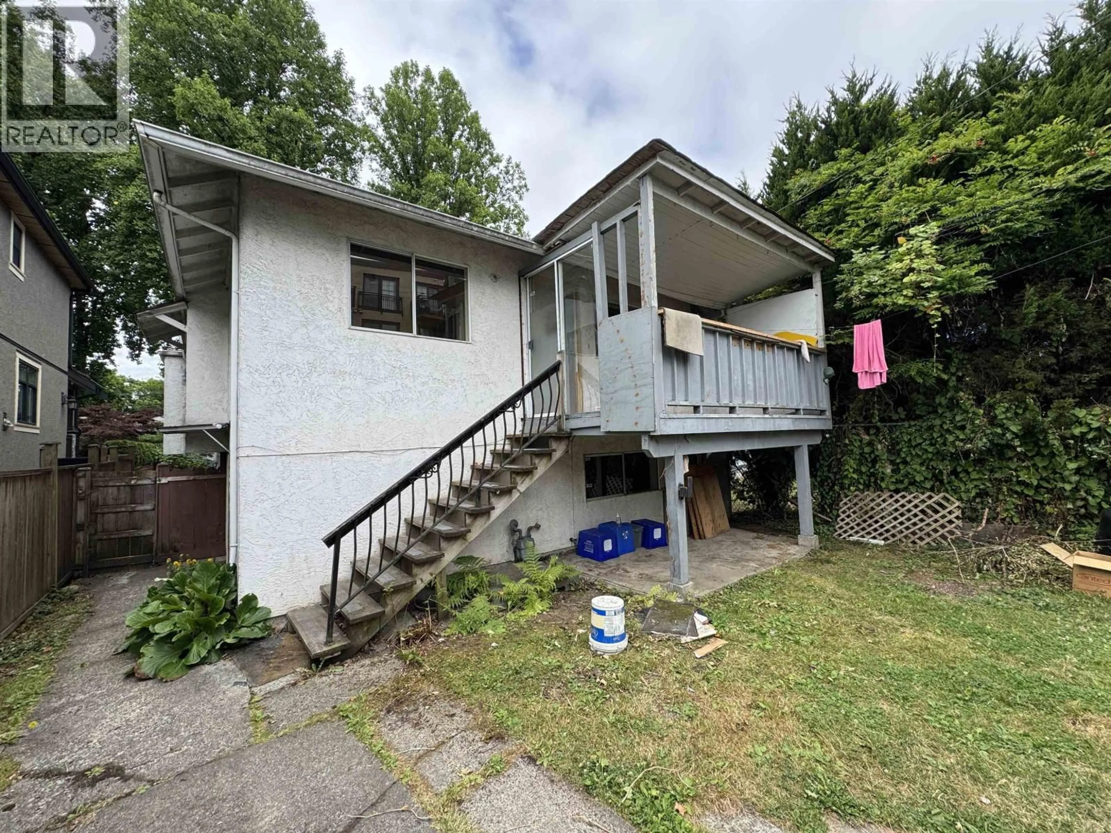 A pic from outside/outdoor area/front of a property/back of a property/a pic from drone, street for 3481 10TH AVENUE, Vancouver British Columbia V6R2E7