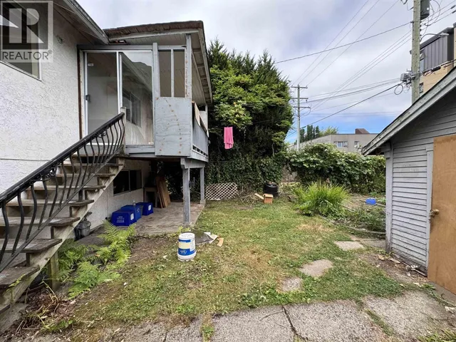 3481 10TH AVENUE, Vancouver 5