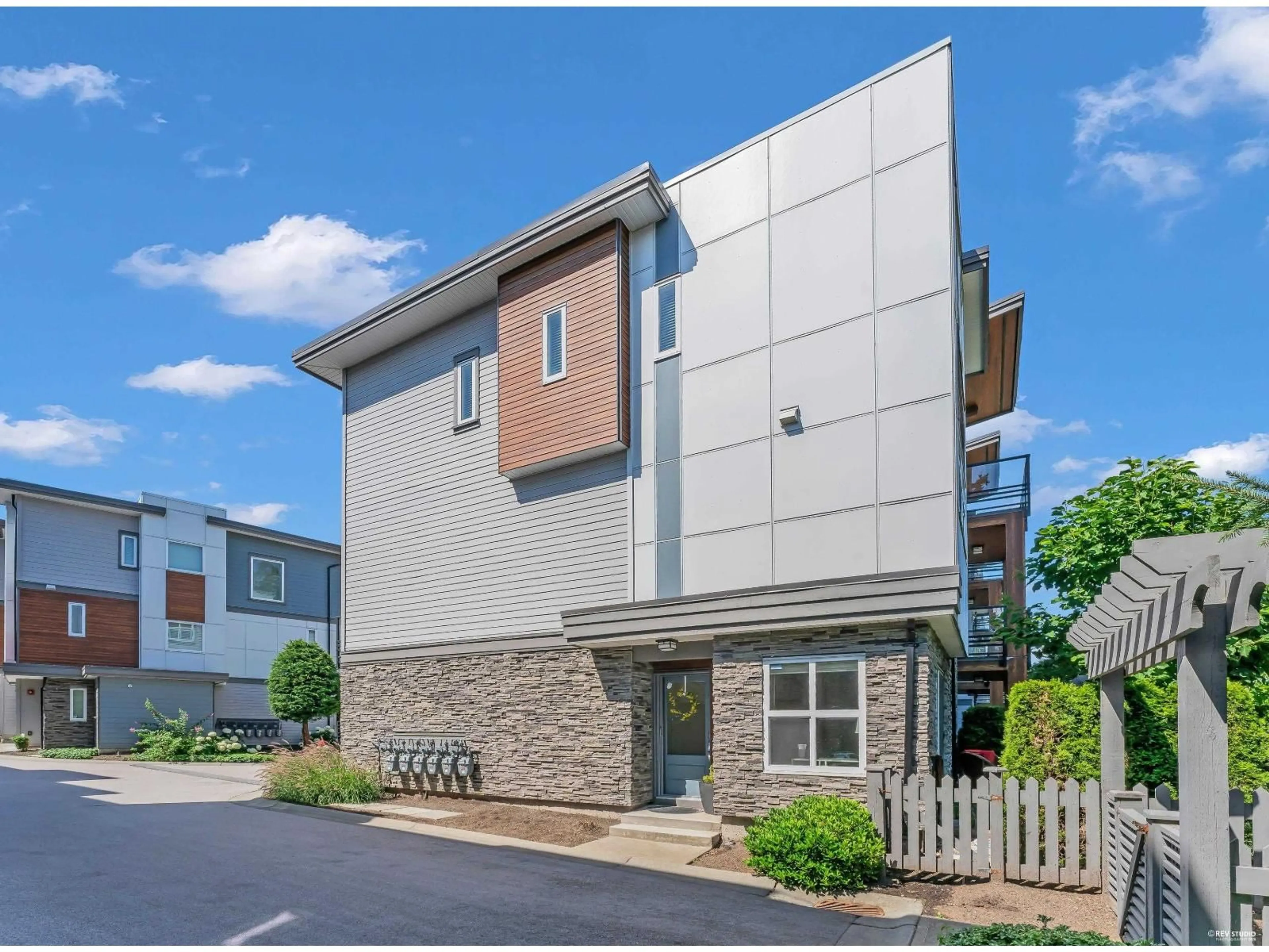 Home with vinyl exterior material, street for 36 - 7947 209 STREET, Langley British Columbia V2Y0Y6
