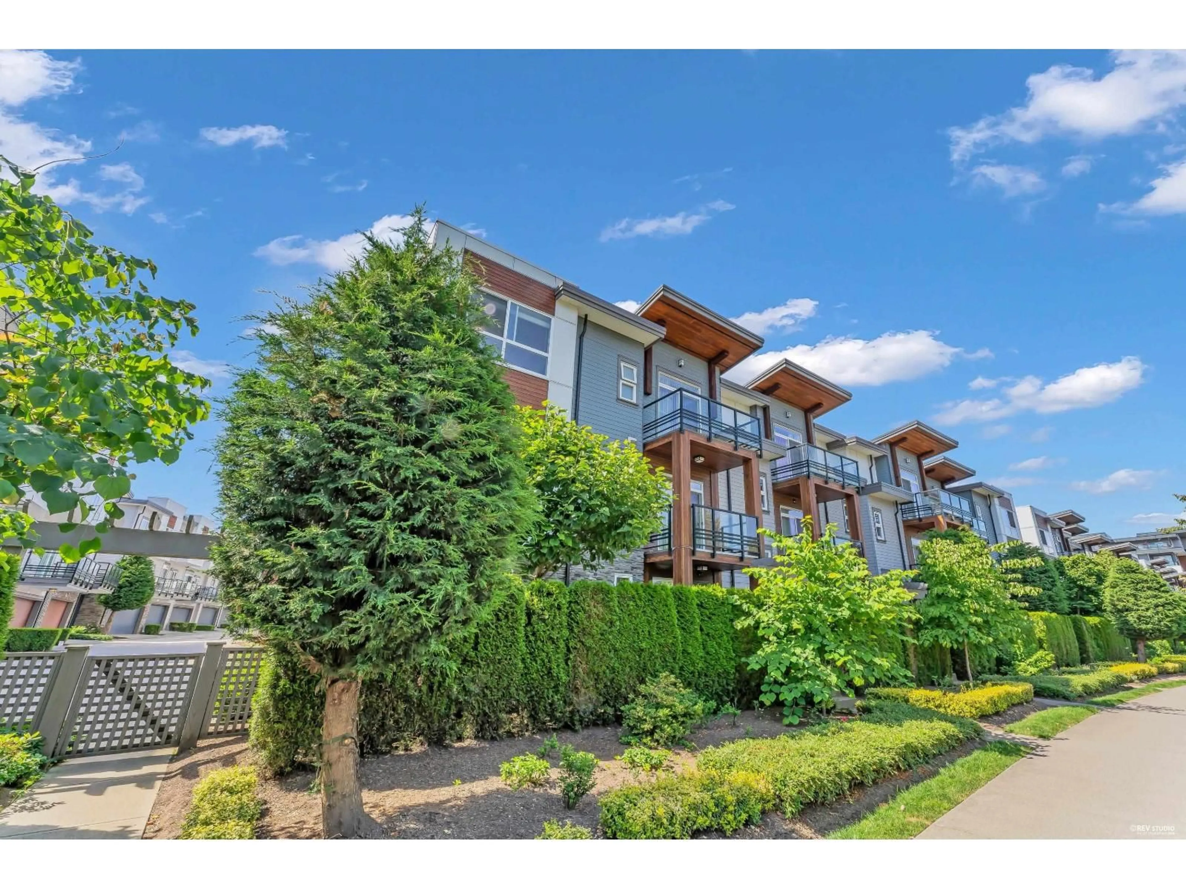 A pic from outside/outdoor area/front of a property/back of a property/a pic from drone, unknown for 36 - 7947 209 STREET, Langley British Columbia V2Y0Y6